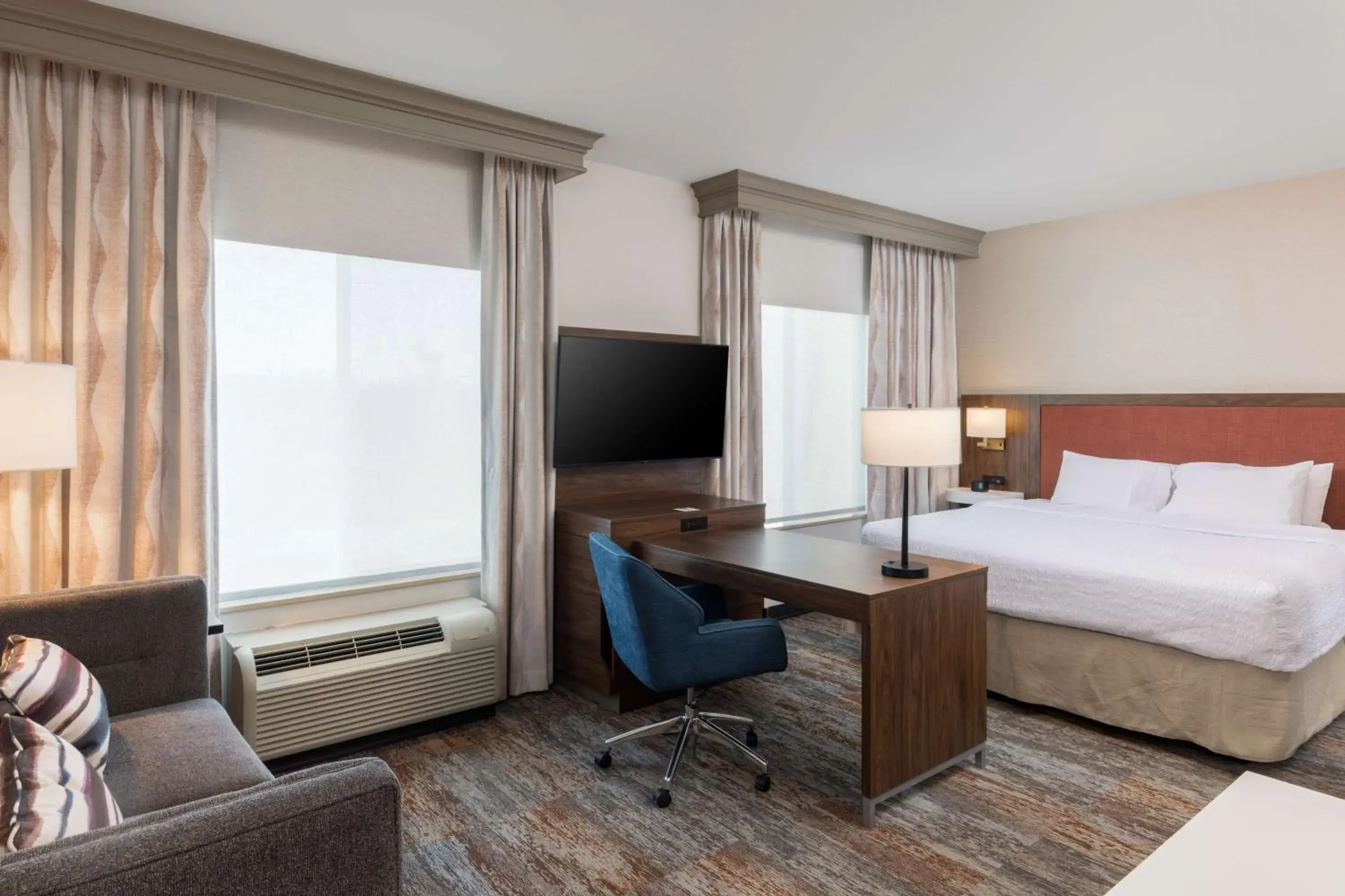 Bedroom, Bed in Hampton Inn & Suites Yuba City Bedroom, Bed in Hampton Inn & Suites Yuba City