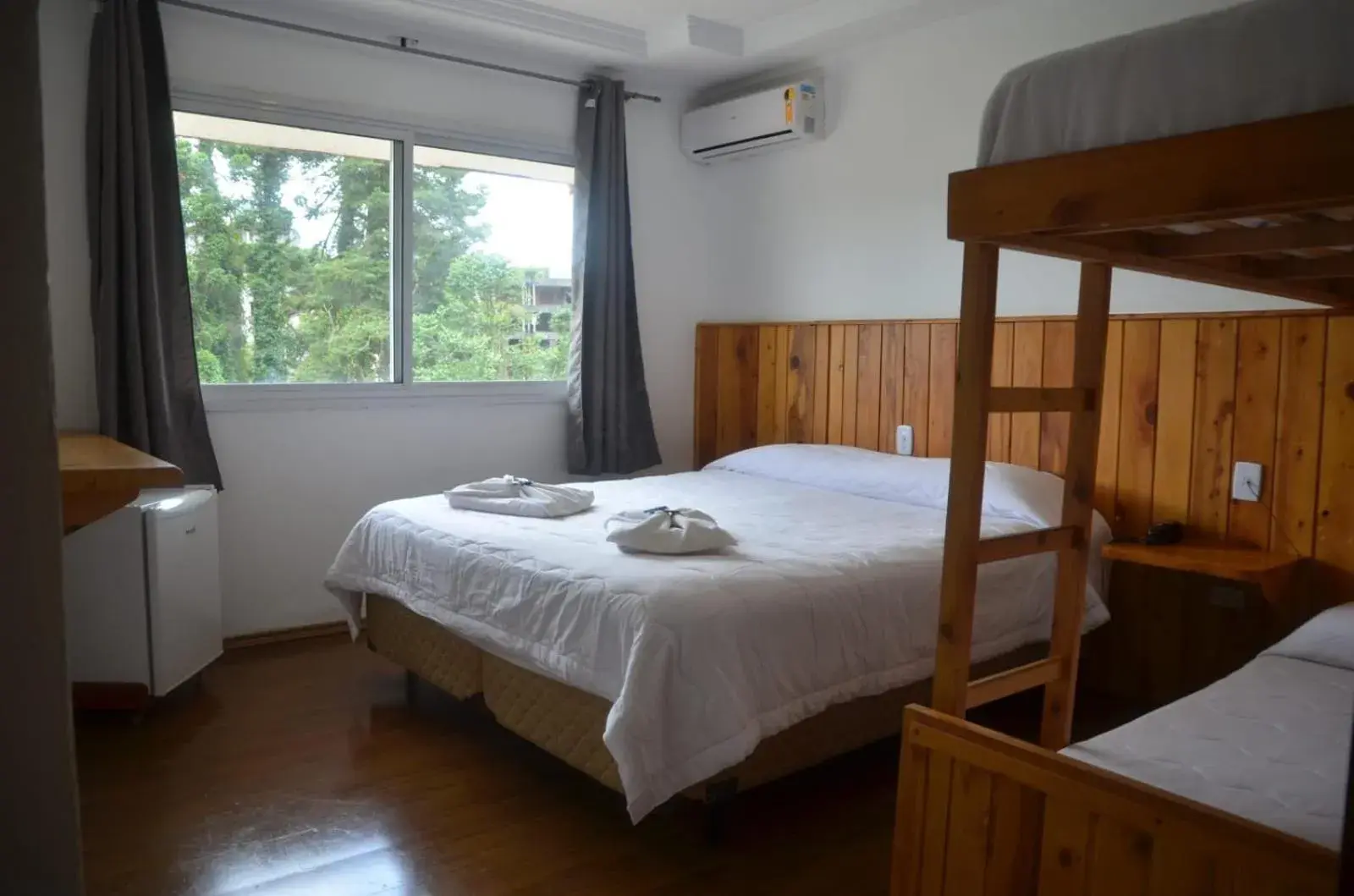 Budget Double Room in Pousada Primavera Campos do Jordao Budget Double Room in Pousada Primavera Campos do Jordao