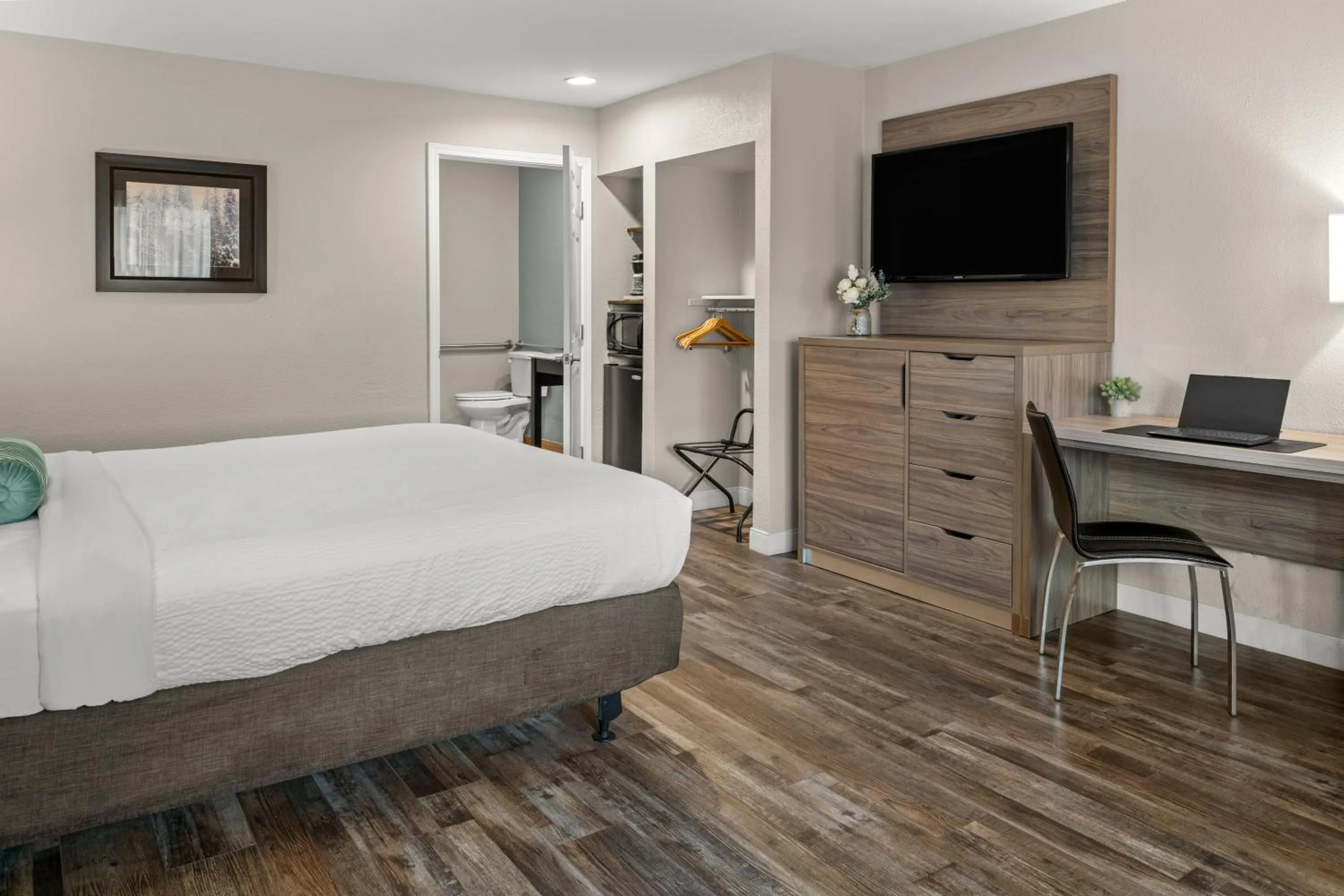 Bed in Yosemite Westgate Lodge