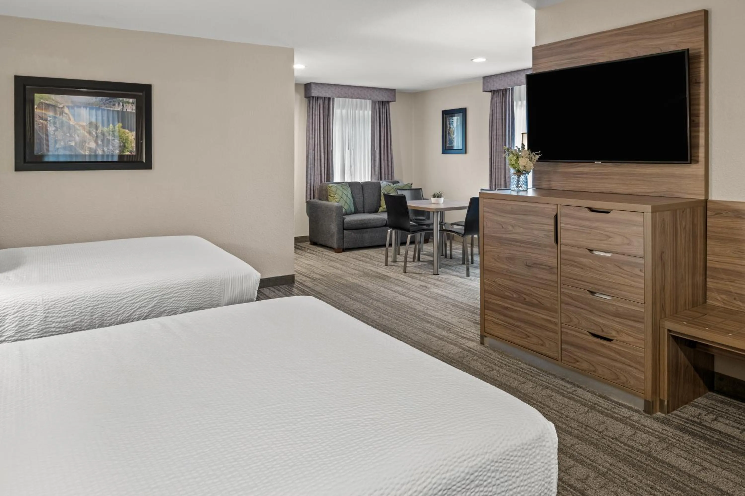 Bed in Yosemite Westgate Lodge