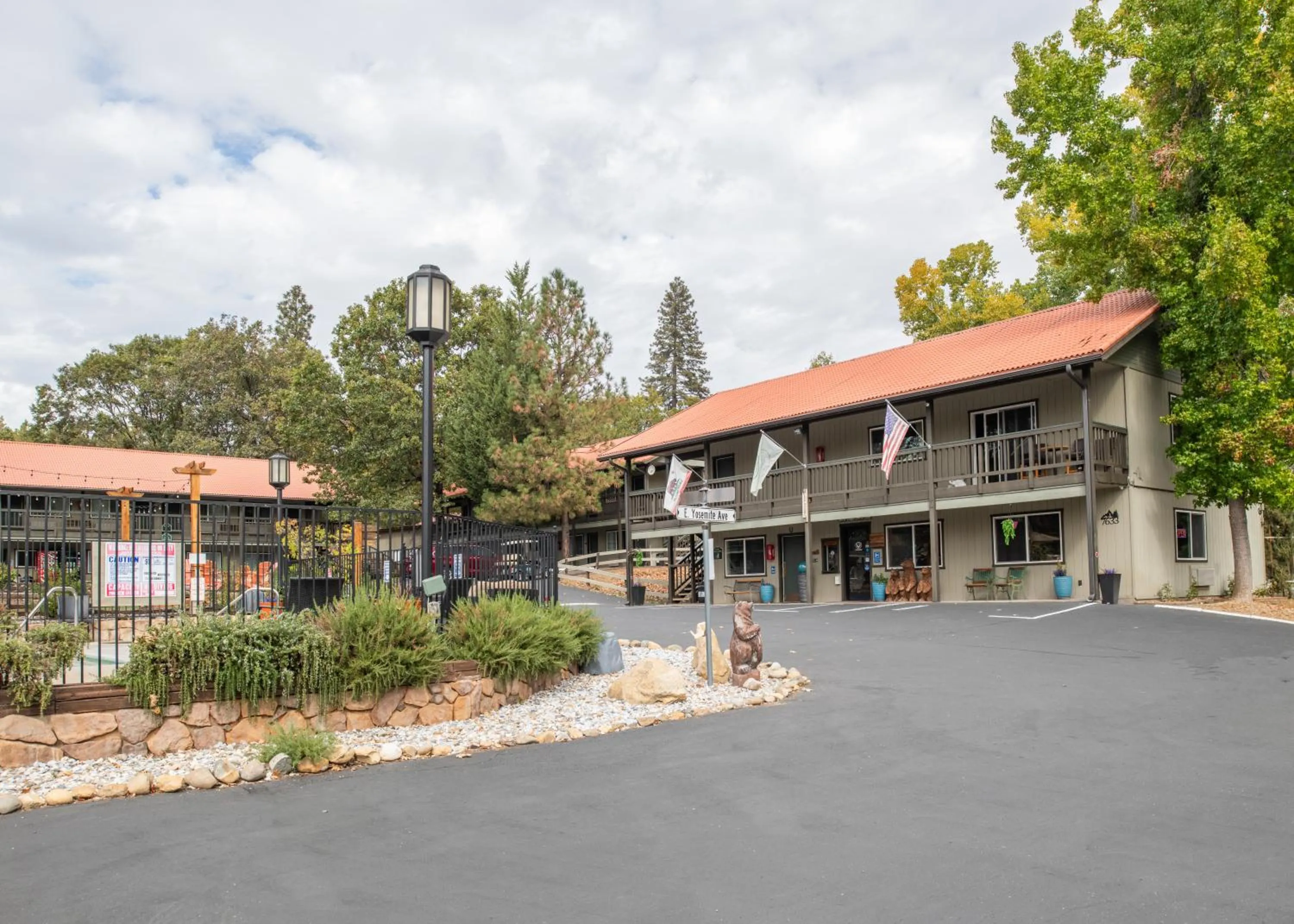 Property building in Yosemite Westgate Lodge