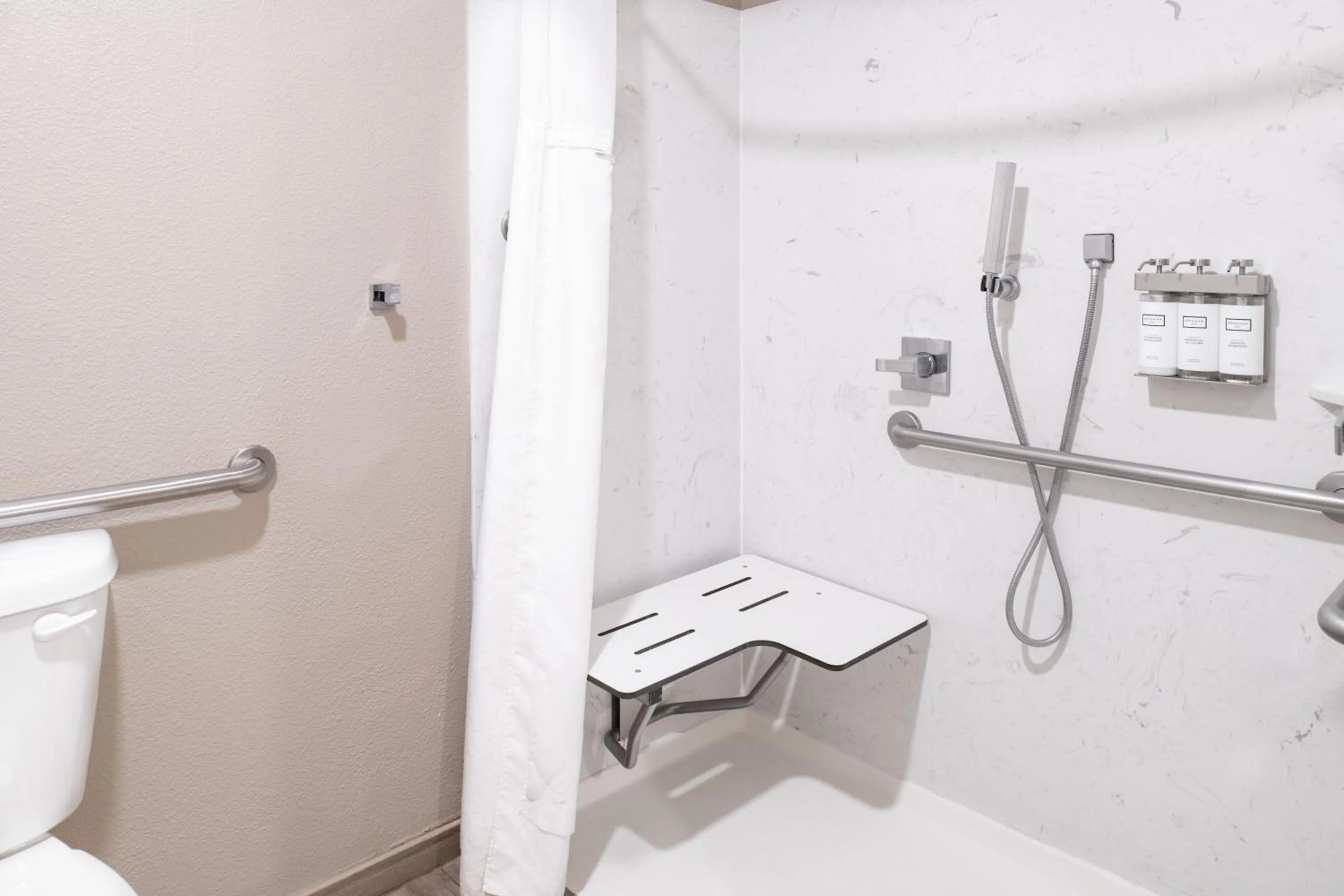 Shower in Yosemite Westgate Lodge