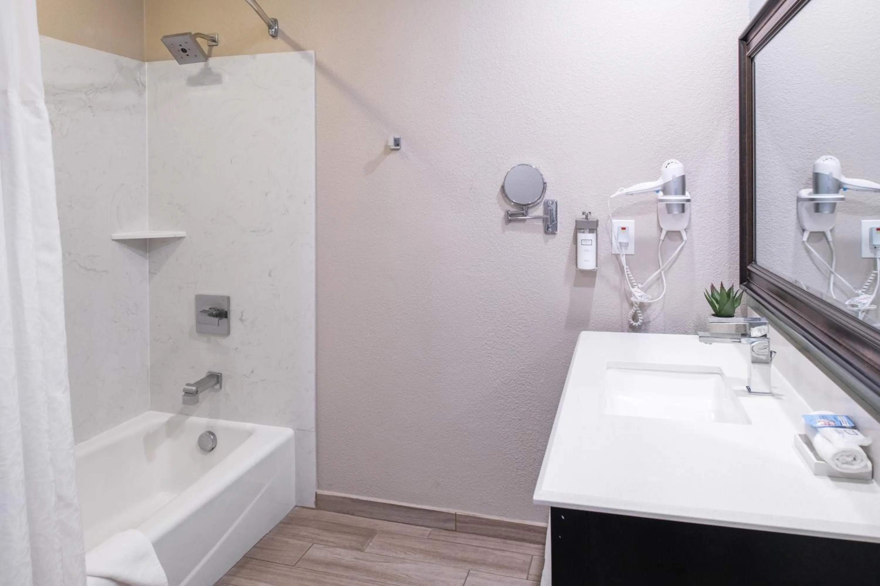 Bathroom in Yosemite Westgate Lodge