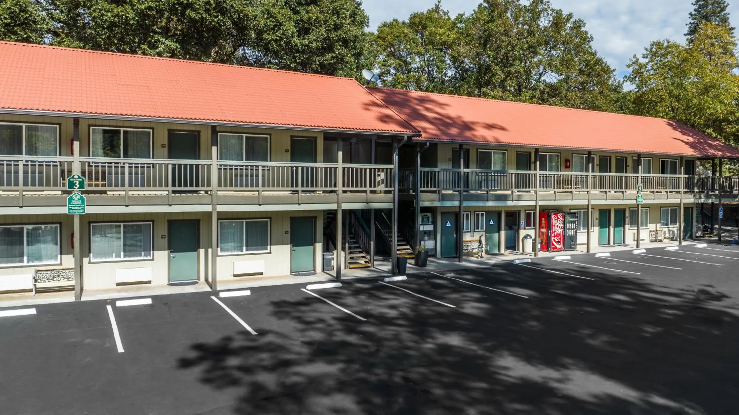 Property building in Yosemite Westgate Lodge Property building in Yosemite Westgate Lodge