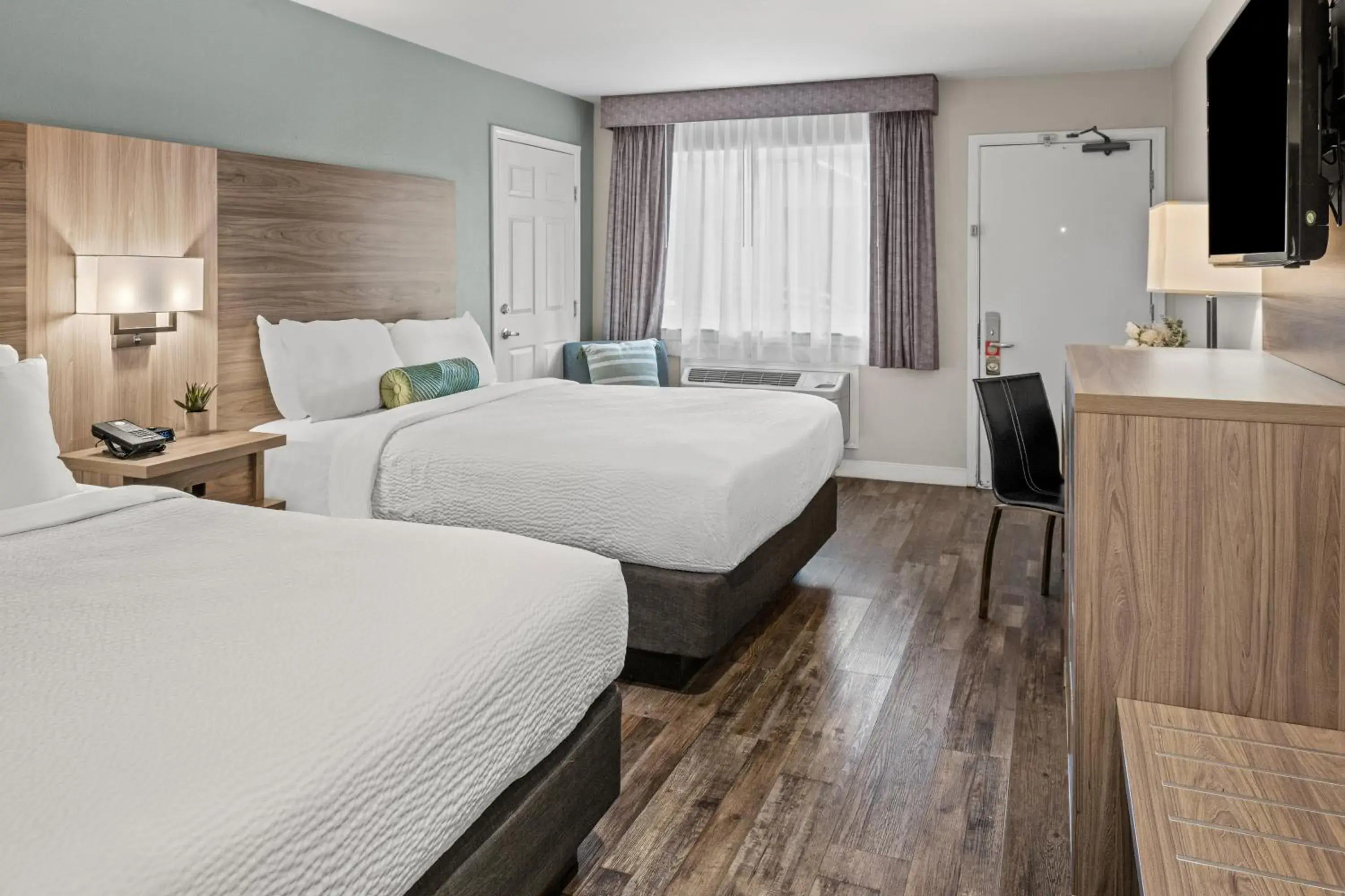 Photo of the whole room, Bed in Yosemite Westgate Lodge Photo of the whole room, Bed in Yosemite Westgate Lodge