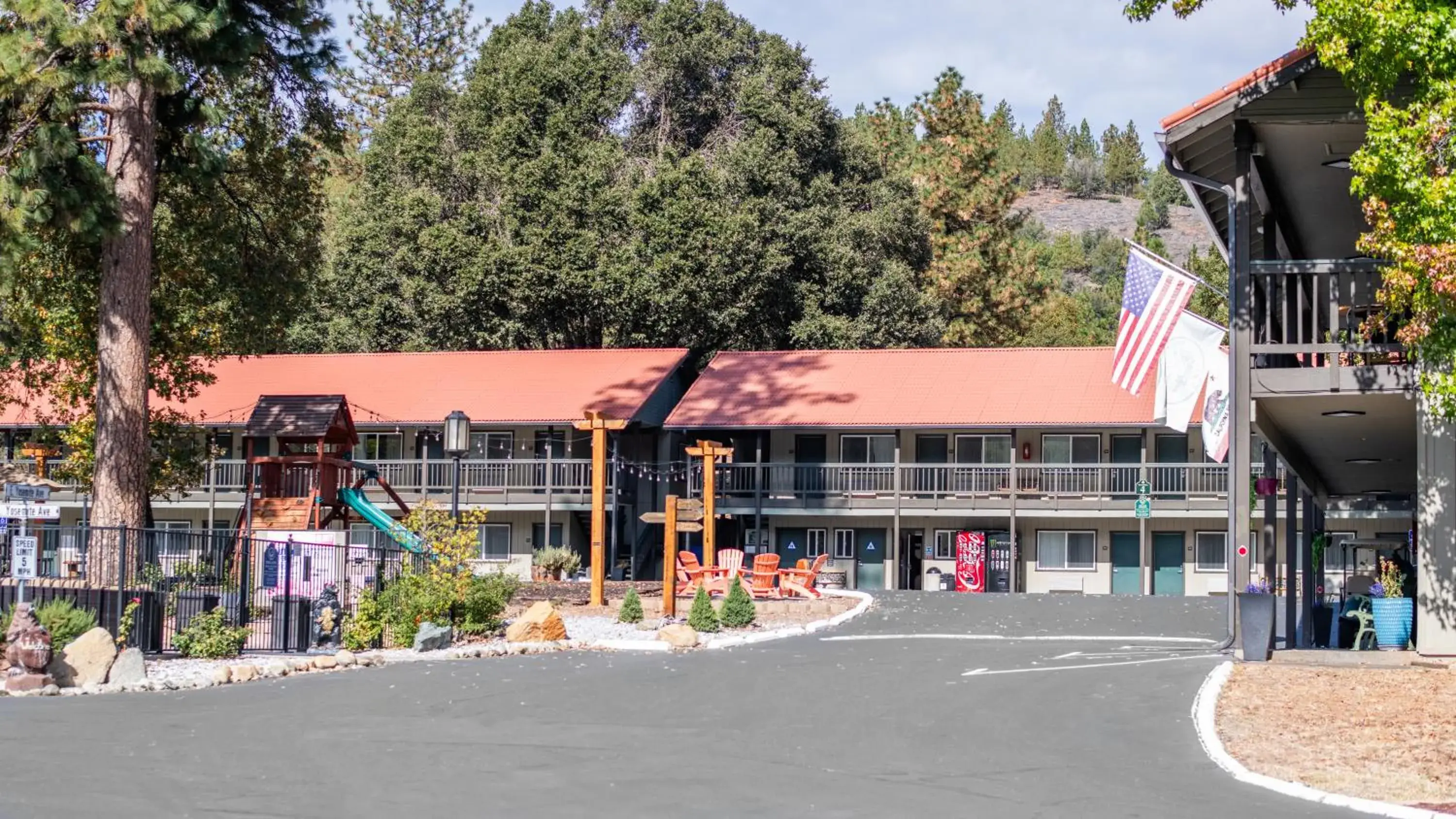 Property building in Yosemite Westgate Lodge Property building in Yosemite Westgate Lodge