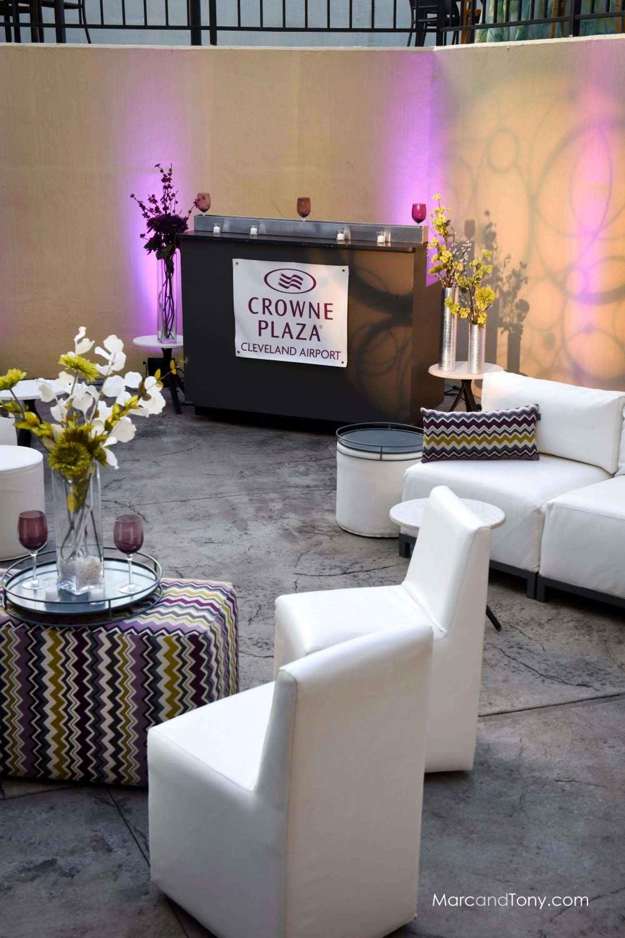 Restaurant/places to eat in Crowne Plaza Cleveland Airport by IHG