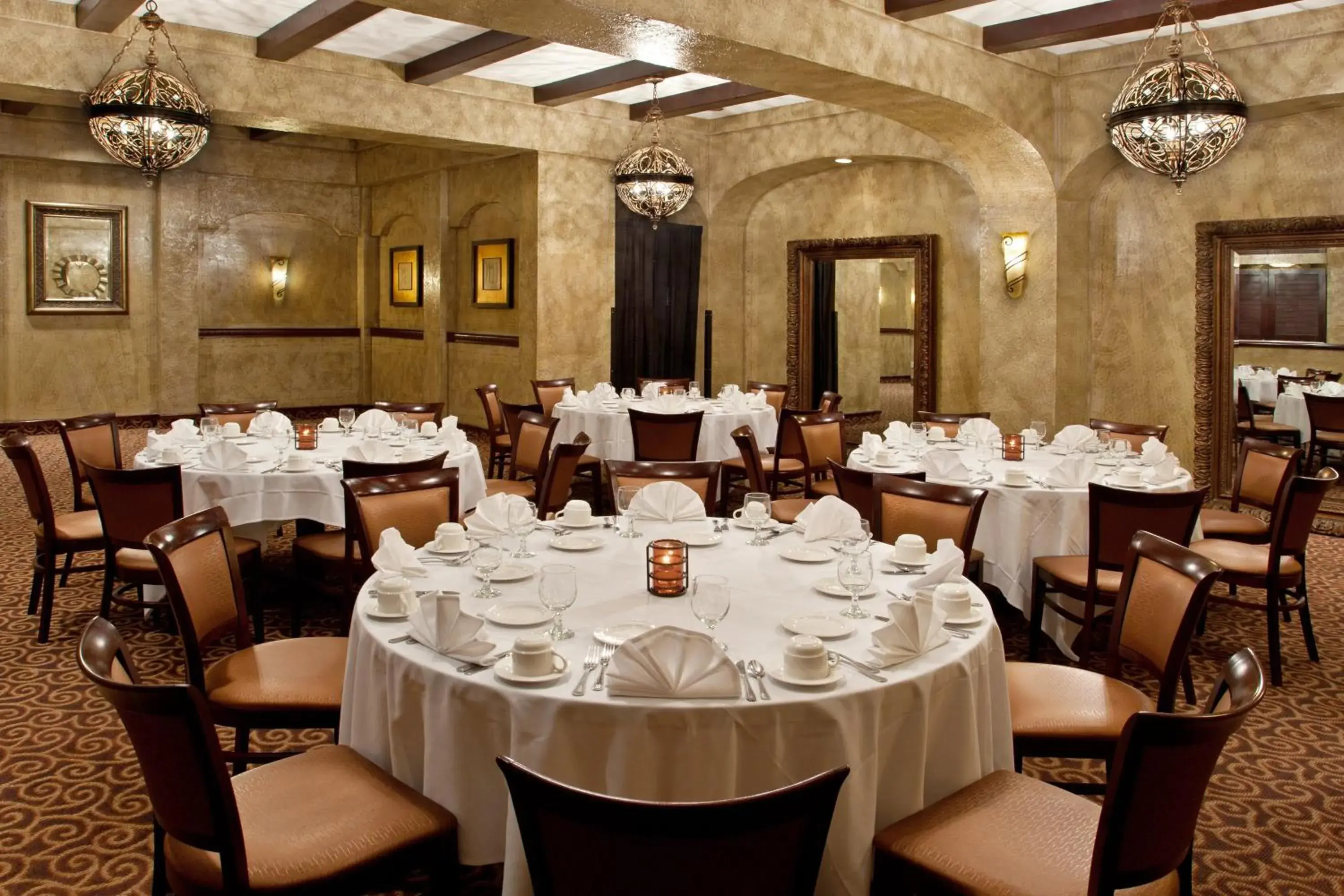 Restaurant/places to eat in Crowne Plaza Cleveland Airport by IHG Restaurant/places to eat in Crowne Plaza Cleveland Airport by IHG