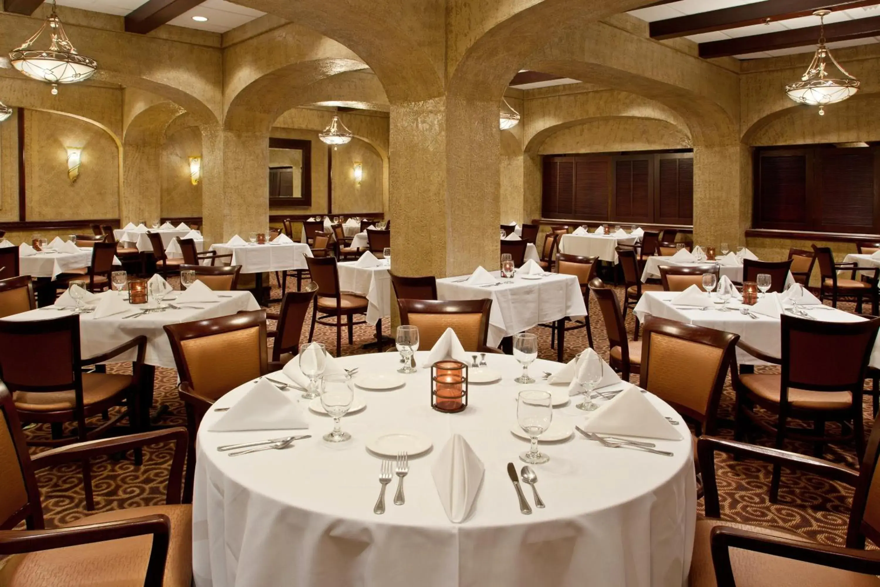 Restaurant/places to eat in Crowne Plaza Cleveland Airport by IHG Restaurant/places to eat in Crowne Plaza Cleveland Airport by IHG