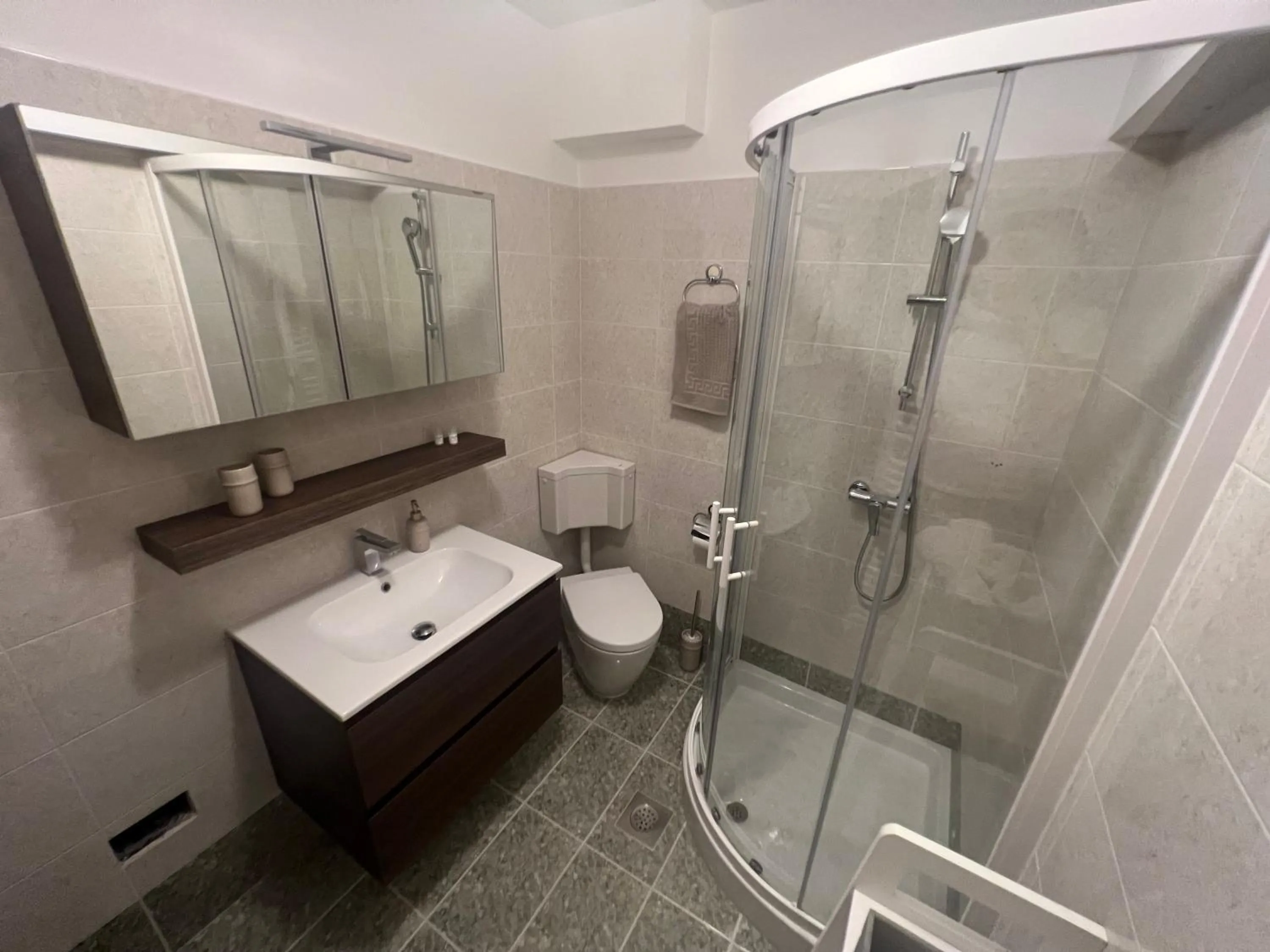 Apartments & Rooms Riva