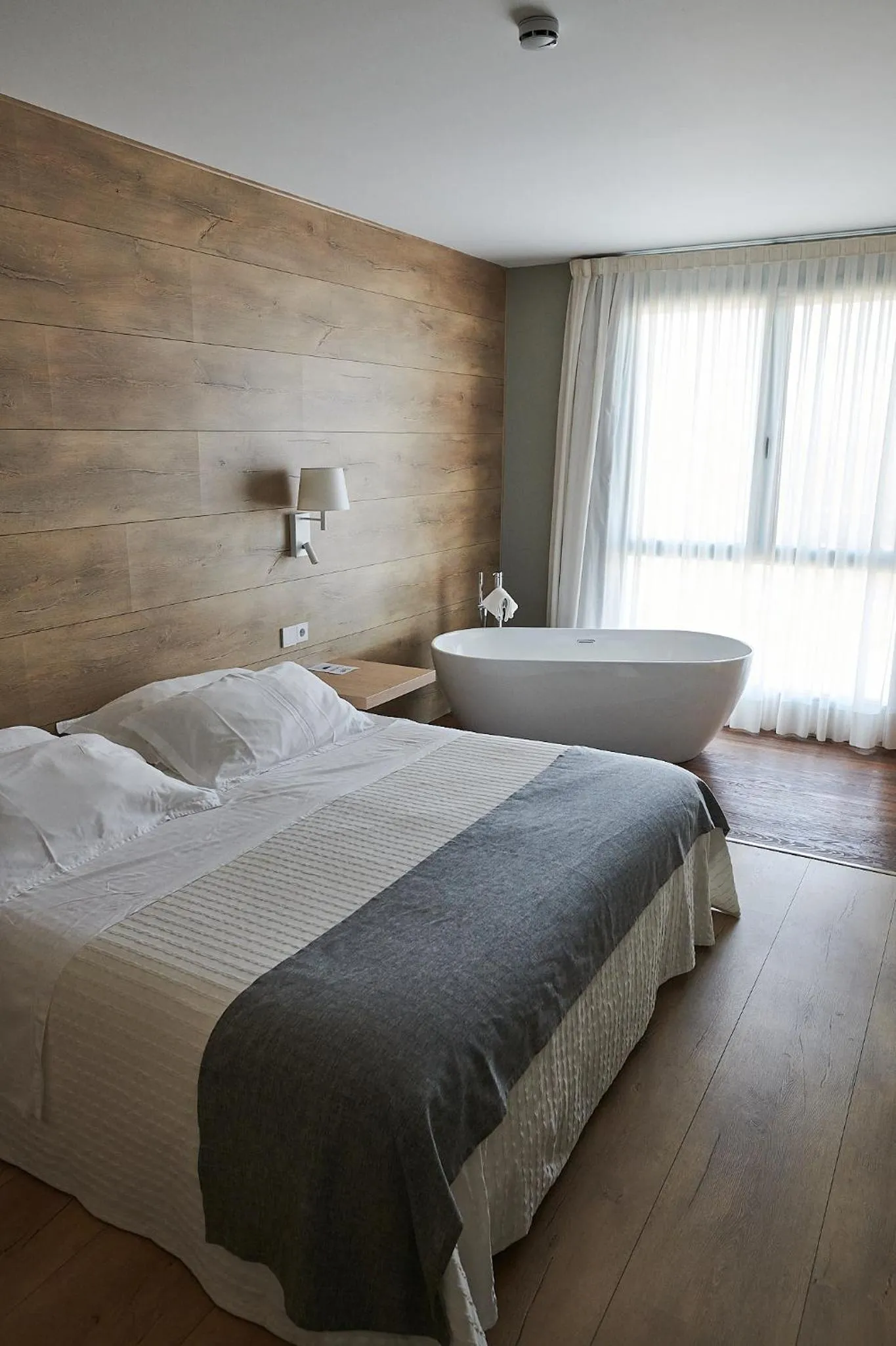 Bedroom, Bed in Hotel L'Algadir del Delta