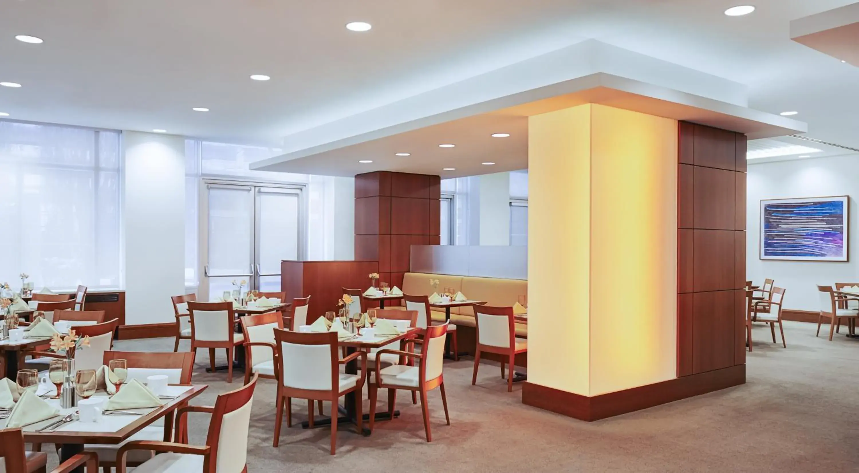 Restaurant/places to eat in InterContinental Suites Hotel Cleveland by IHG Restaurant/places to eat in InterContinental Suites Hotel Cleveland by IHG