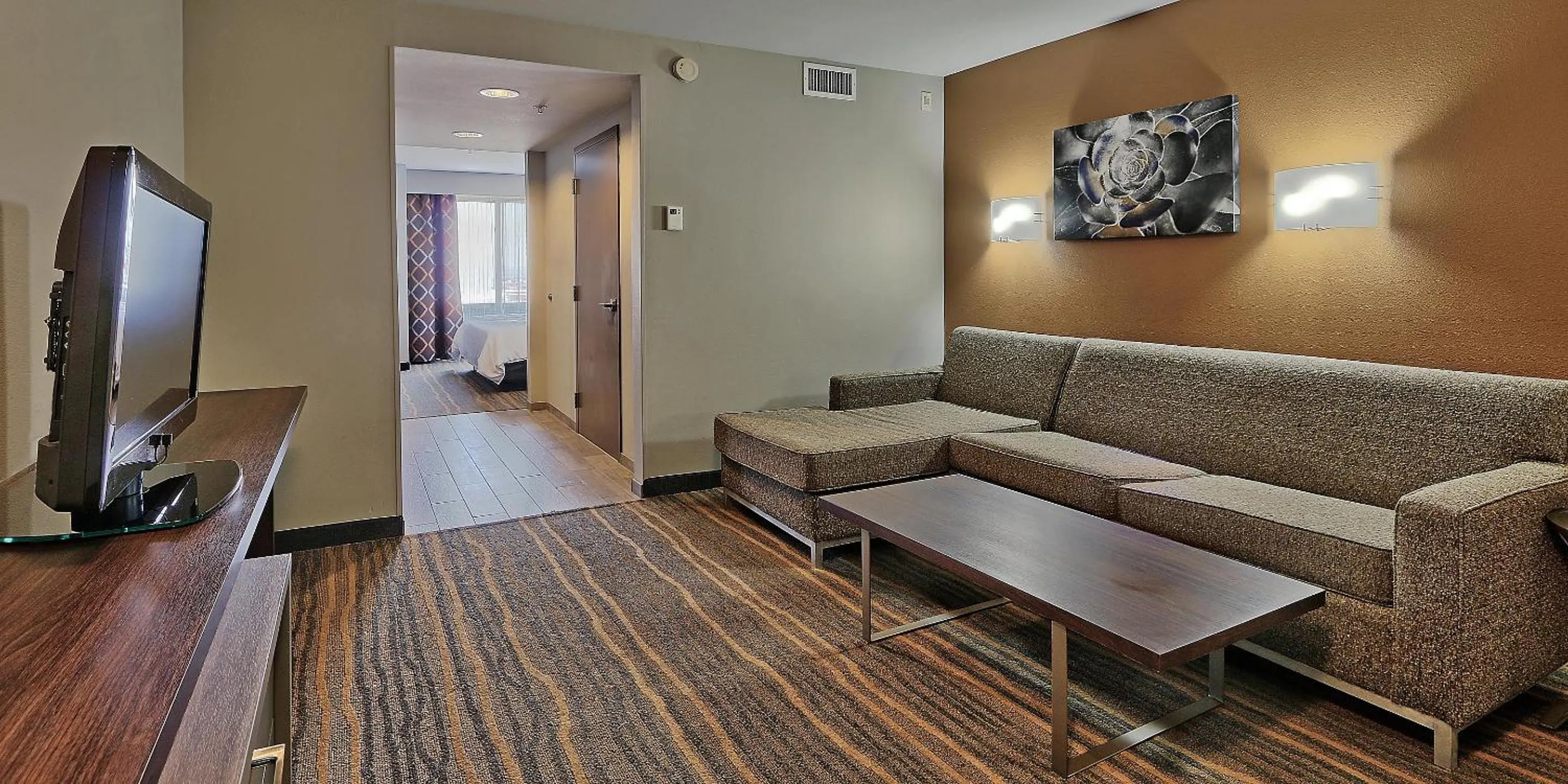 Seating area in Holiday Inn & Suites Albuquerque-North I-25 by IHG