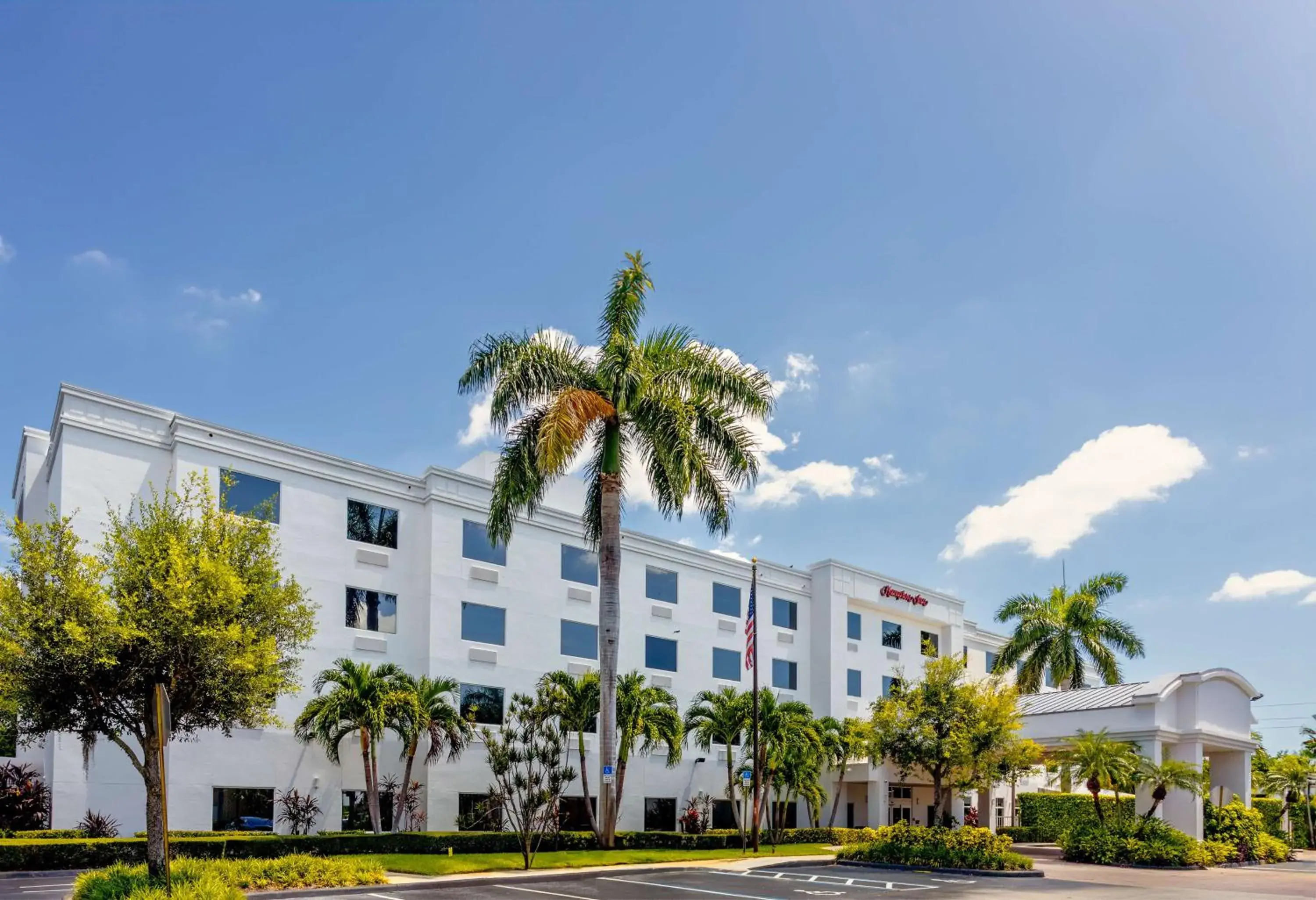 Property building in Hampton Inn West Palm Beach-Lake Worth-Turnpike Property building in Hampton Inn West Palm Beach-Lake Worth-Turnpike