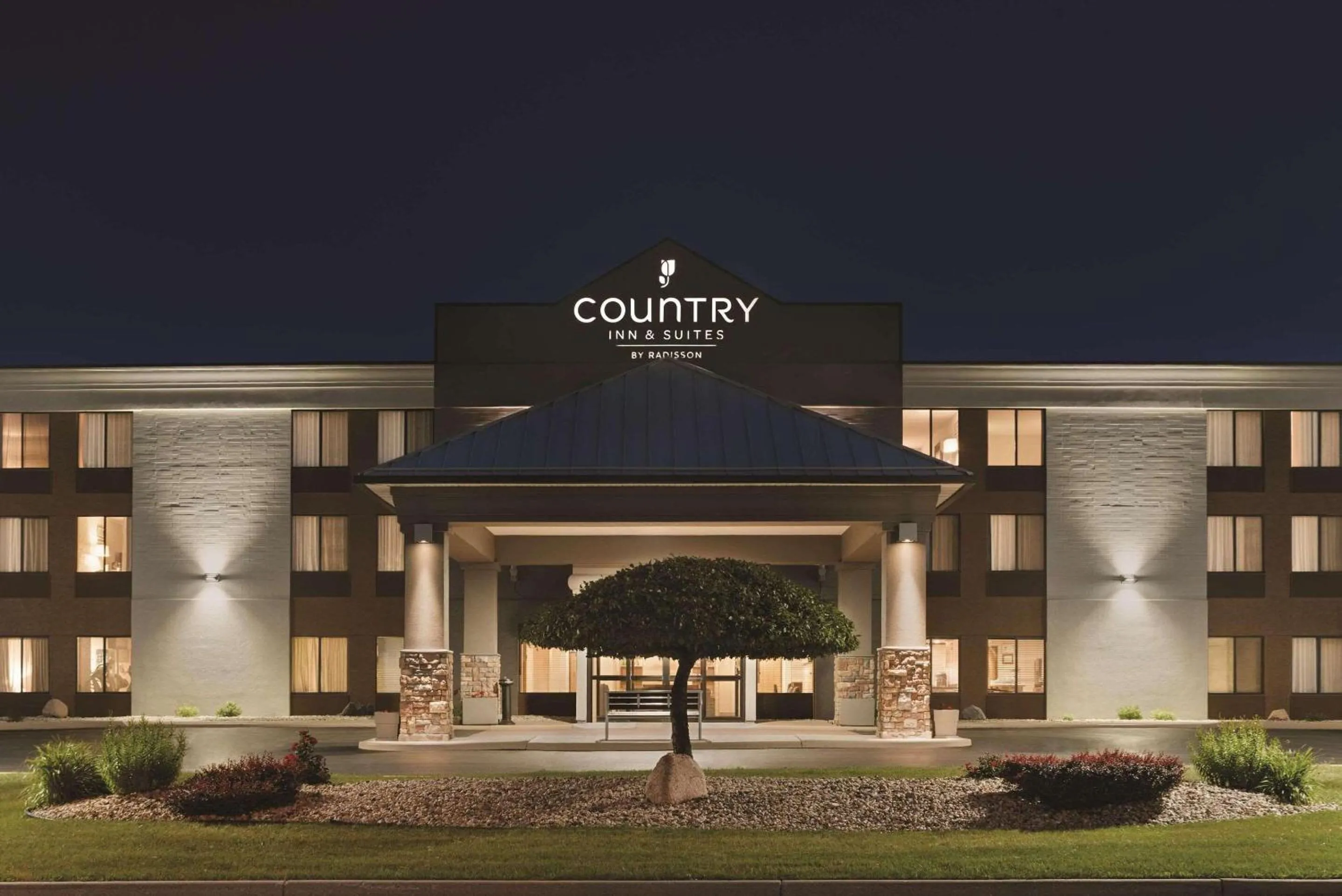 Property building in Country Inn & Suites by Radisson, Mt Pleasant-Racine West, WI
