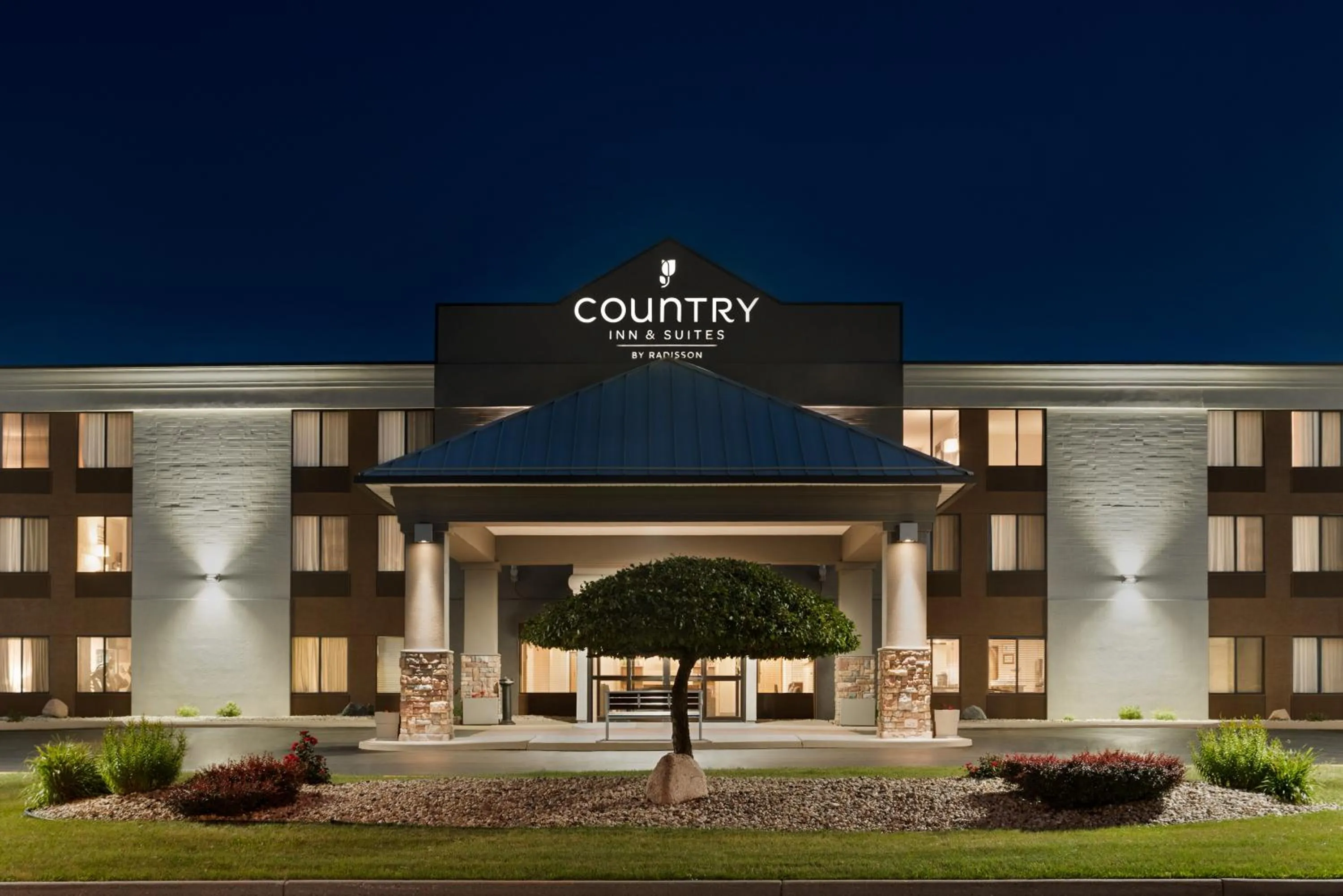 Facade/entrance in Country Inn & Suites by Radisson, Mt Pleasant-Racine West, WI