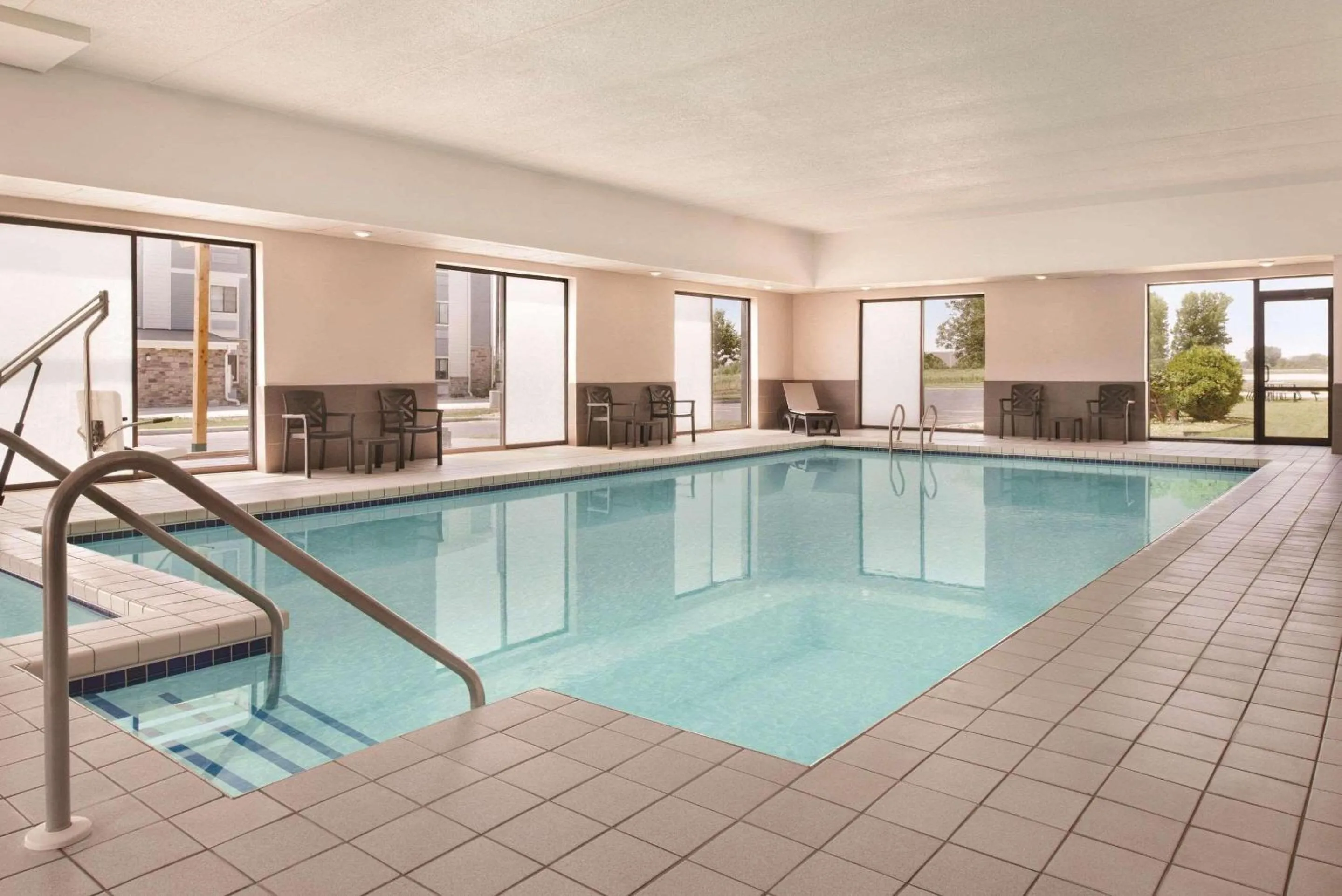 Swimming pool in Country Inn & Suites by Radisson, Mt Pleasant-Racine West, WI