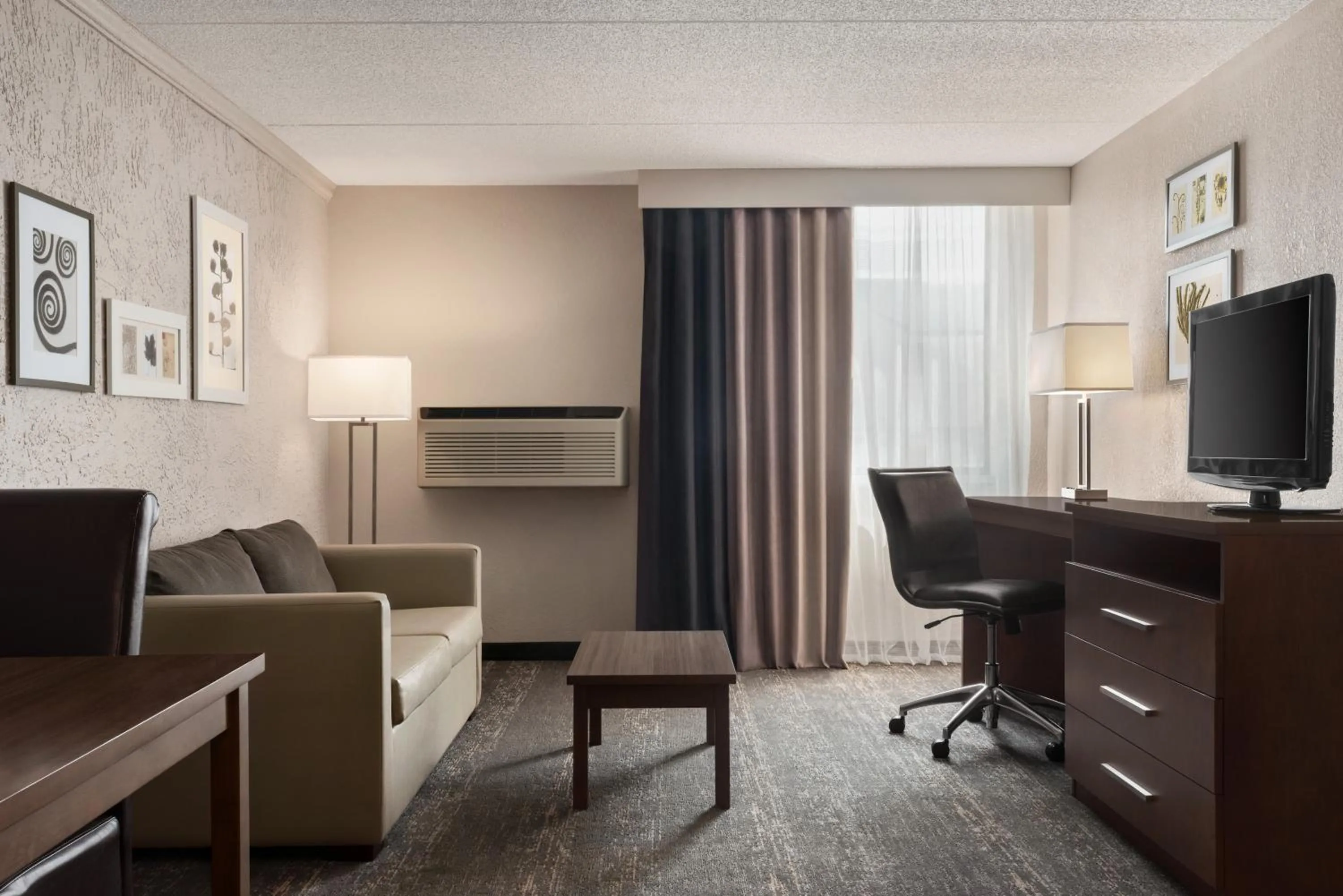 Living room in Country Inn & Suites by Radisson, Mt Pleasant-Racine West, WI