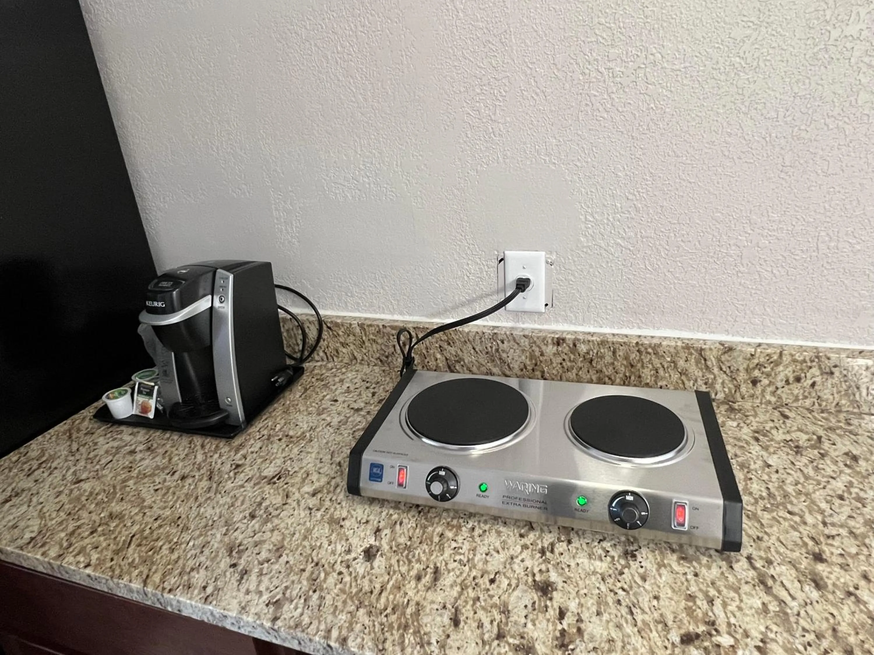 Coffee/tea facilities in Country Inn & Suites by Radisson, Mt Pleasant-Racine West, WI