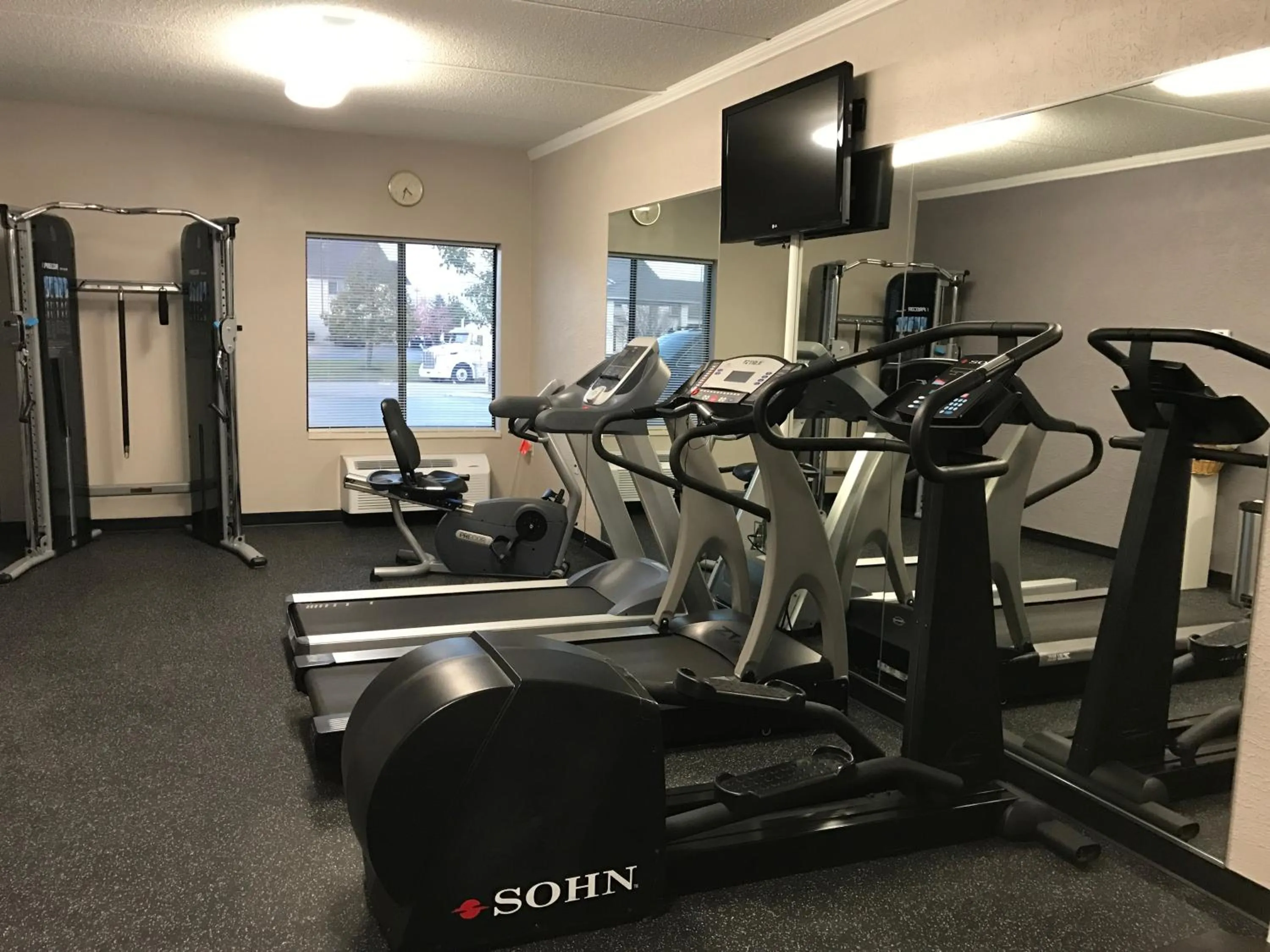 Fitness centre/facilities in Country Inn & Suites by Radisson, Mt Pleasant-Racine West, WI