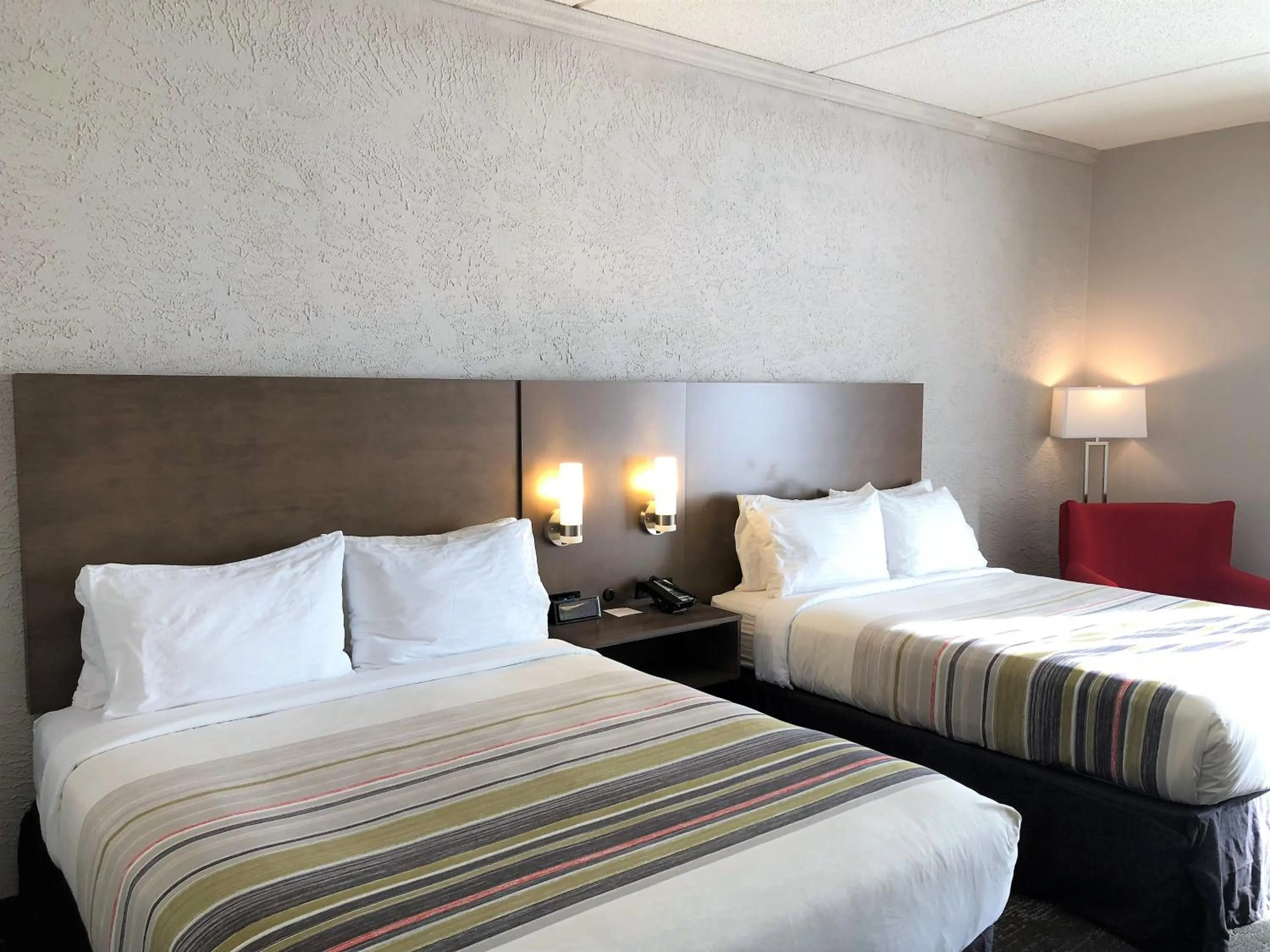 Bedroom, Bed in Country Inn & Suites by Radisson, Mt Pleasant-Racine West, WI