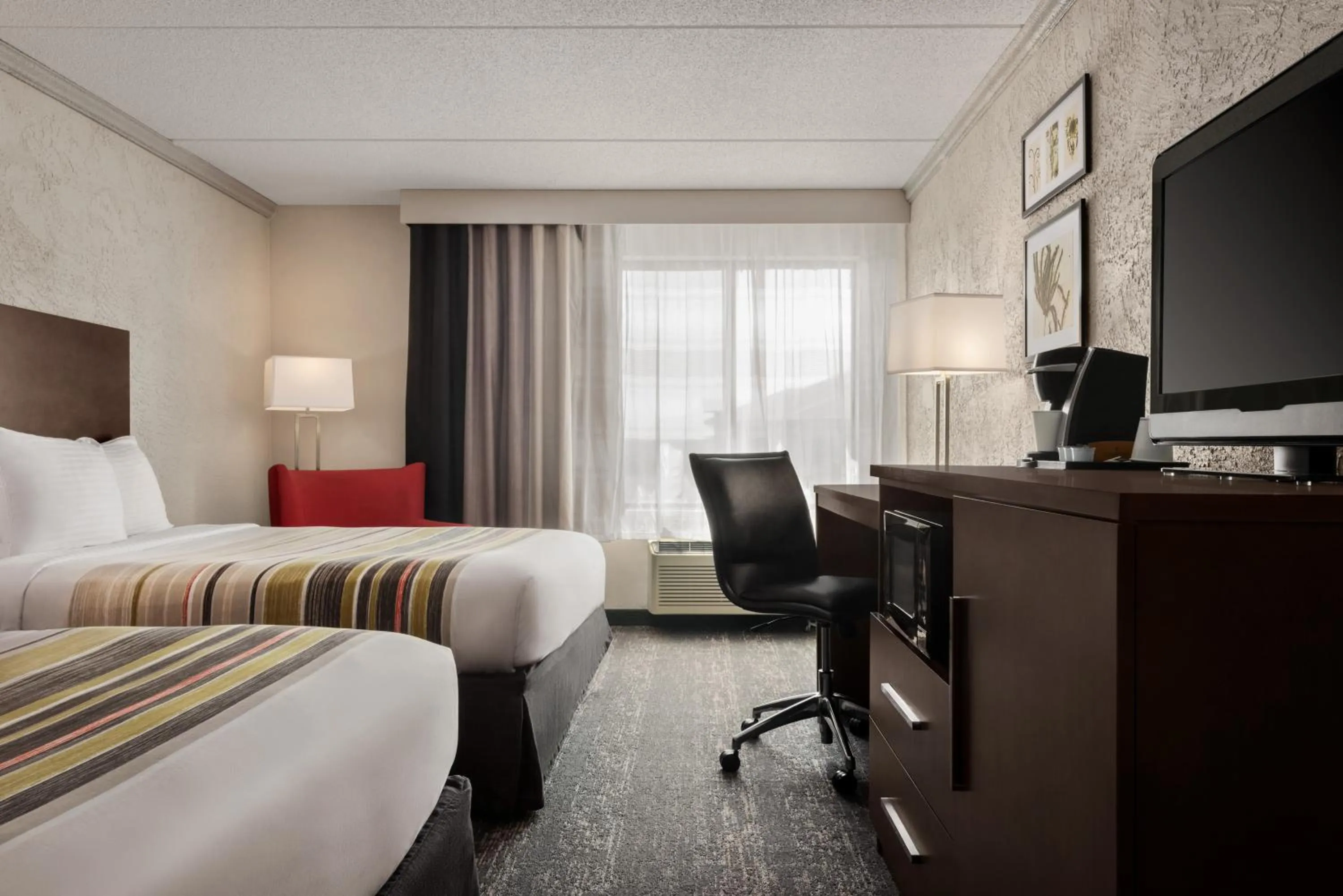 Photo of the whole room, Bed in Country Inn & Suites by Radisson, Mt Pleasant-Racine West, WI