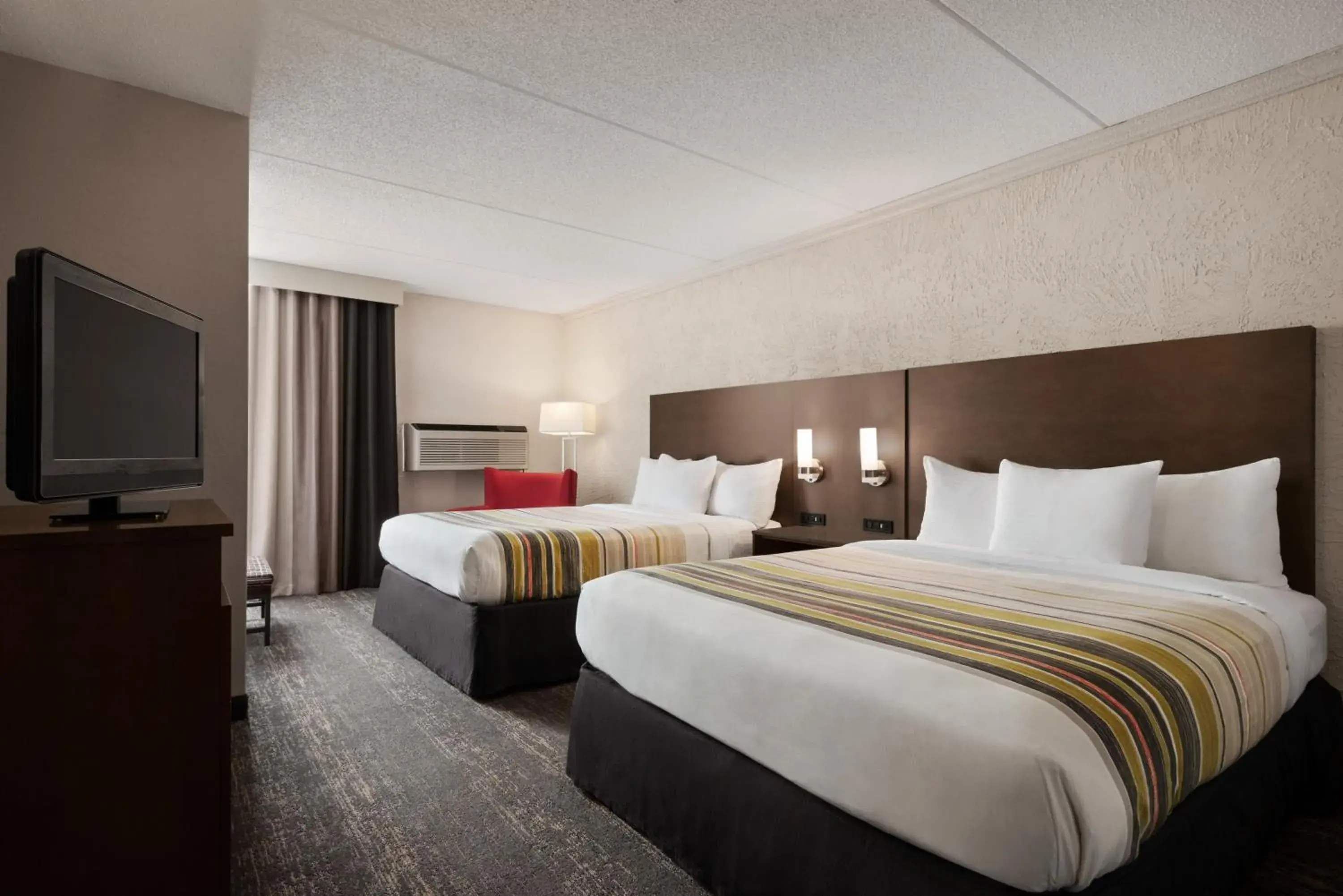 Bedroom, Bed in Country Inn & Suites by Radisson, Mt Pleasant-Racine West, WI Bedroom, Bed in Country Inn & Suites by Radisson, Mt Pleasant-Racine West, WI