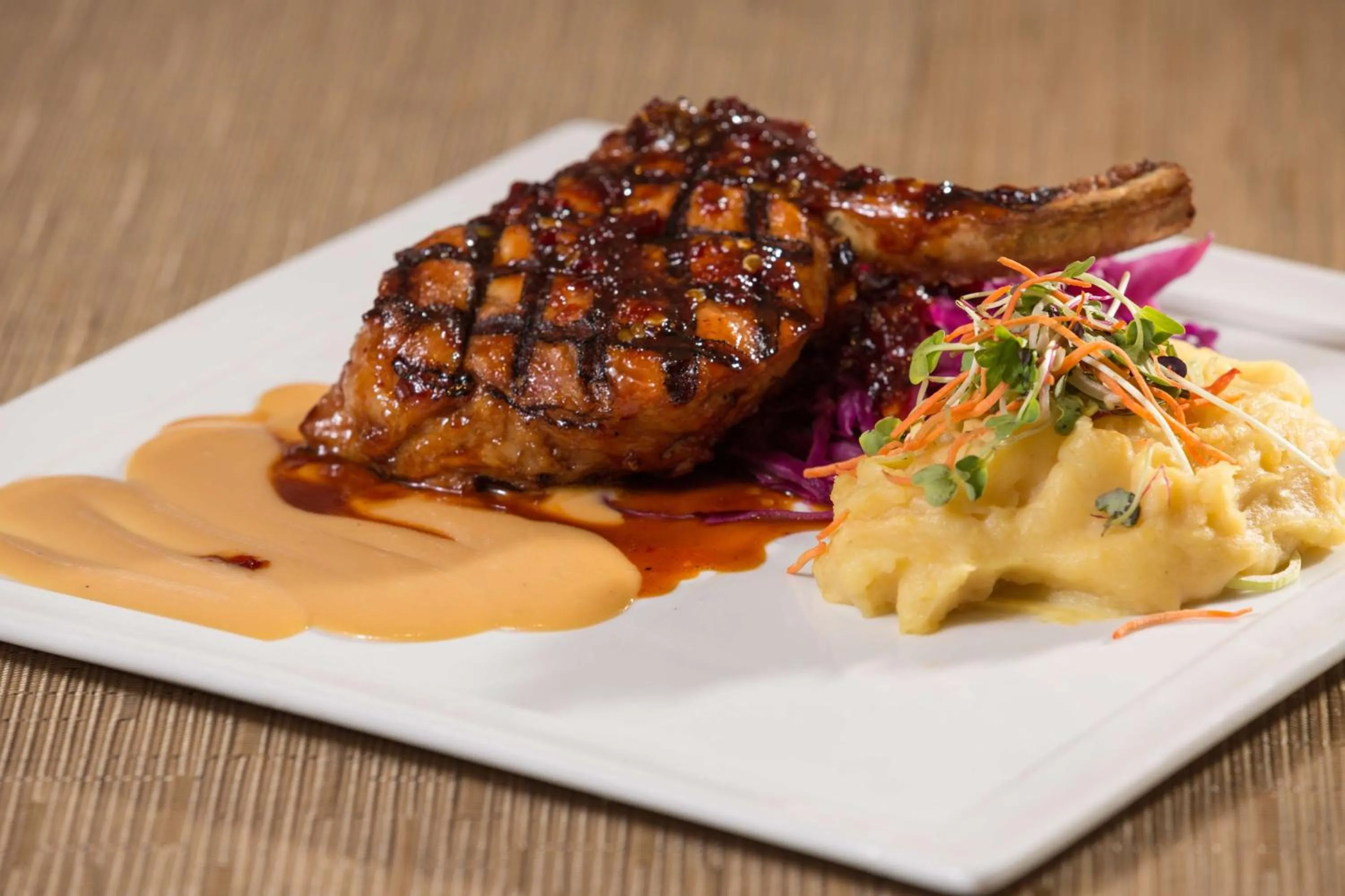Dining area in DoubleTree by Hilton Carson