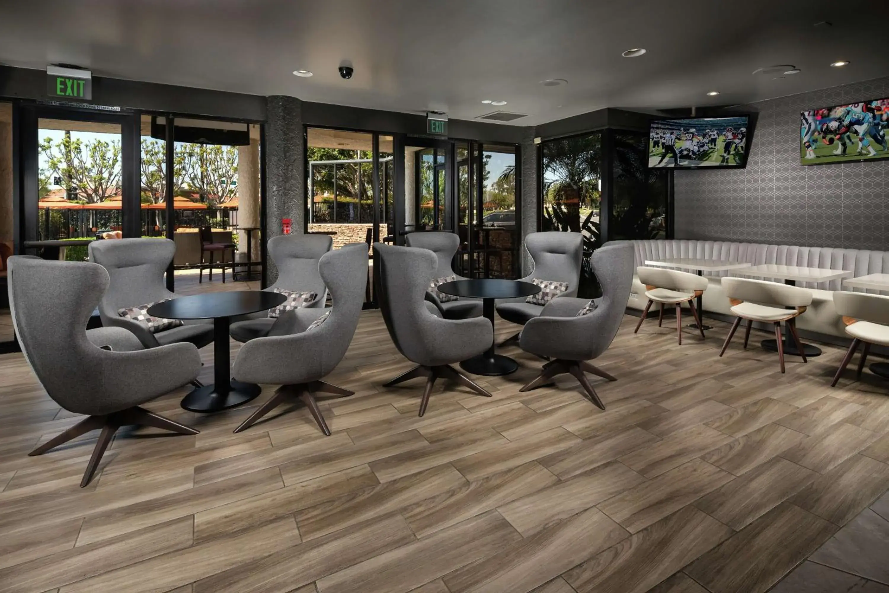 Lounge or bar in DoubleTree by Hilton Carson Lounge or bar in DoubleTree by Hilton Carson