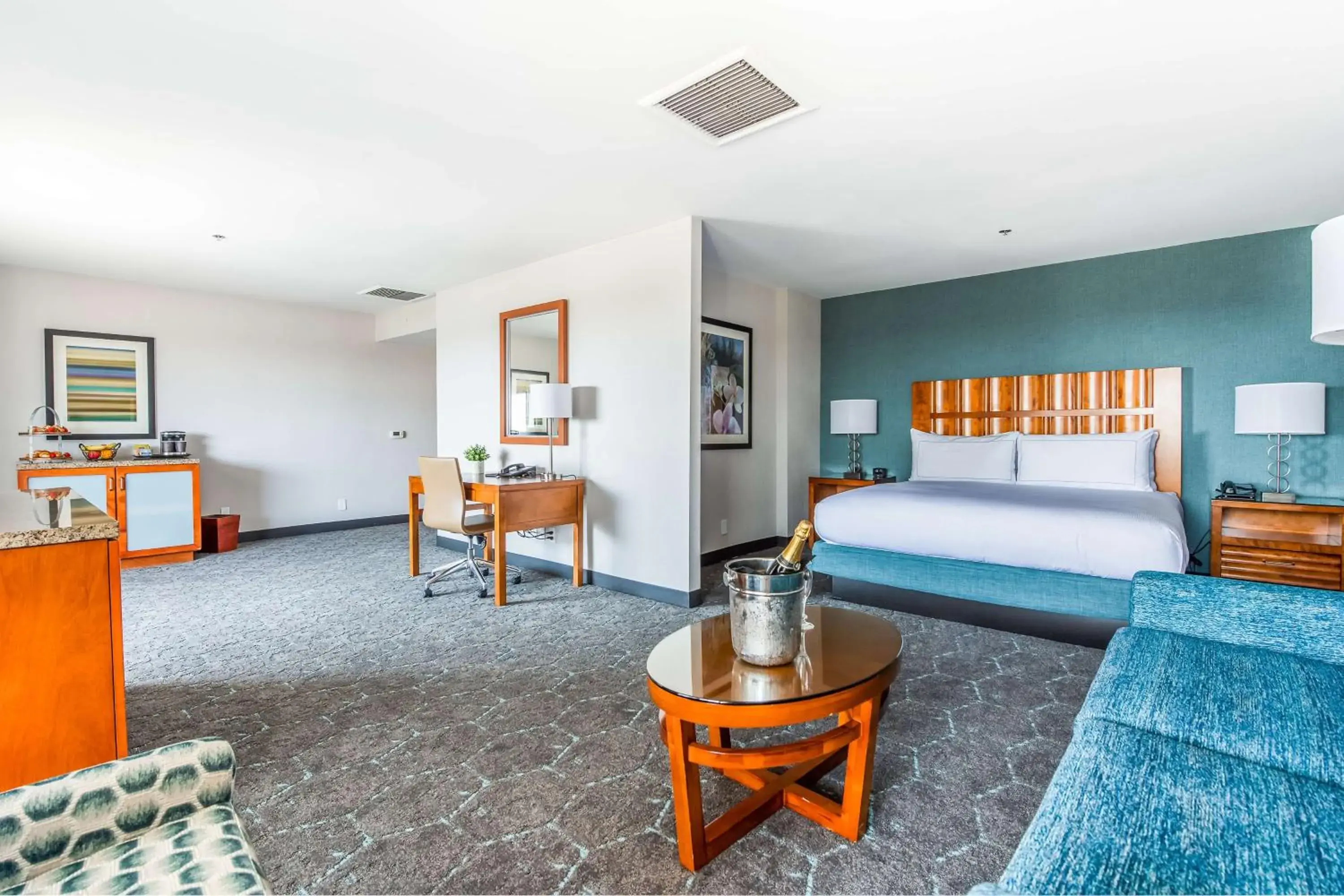 Bedroom, Bed in DoubleTree by Hilton Carson Bedroom, Bed in DoubleTree by Hilton Carson