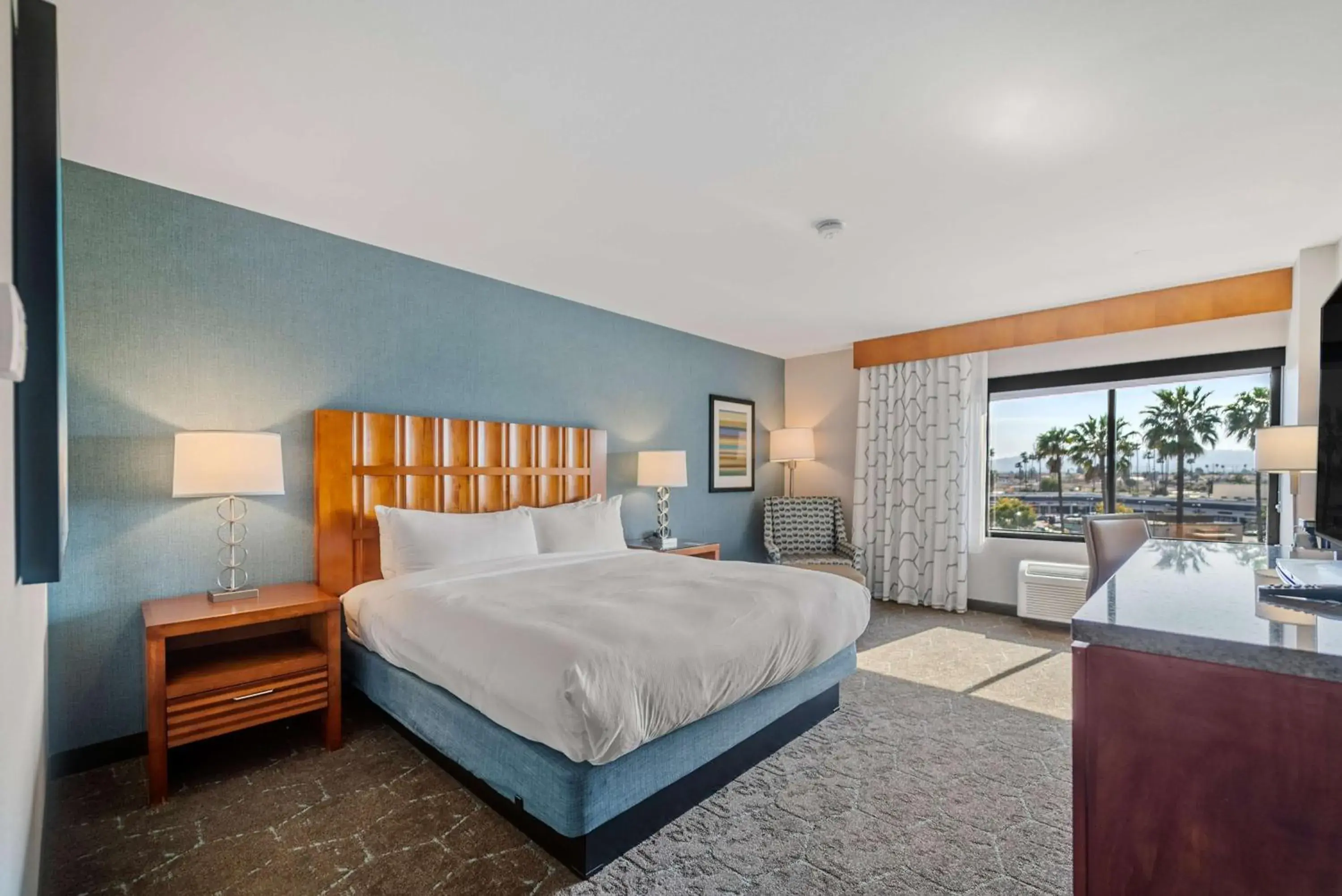 King Room - Non-Smoking in DoubleTree by Hilton Carson King Room - Non-Smoking in DoubleTree by Hilton Carson