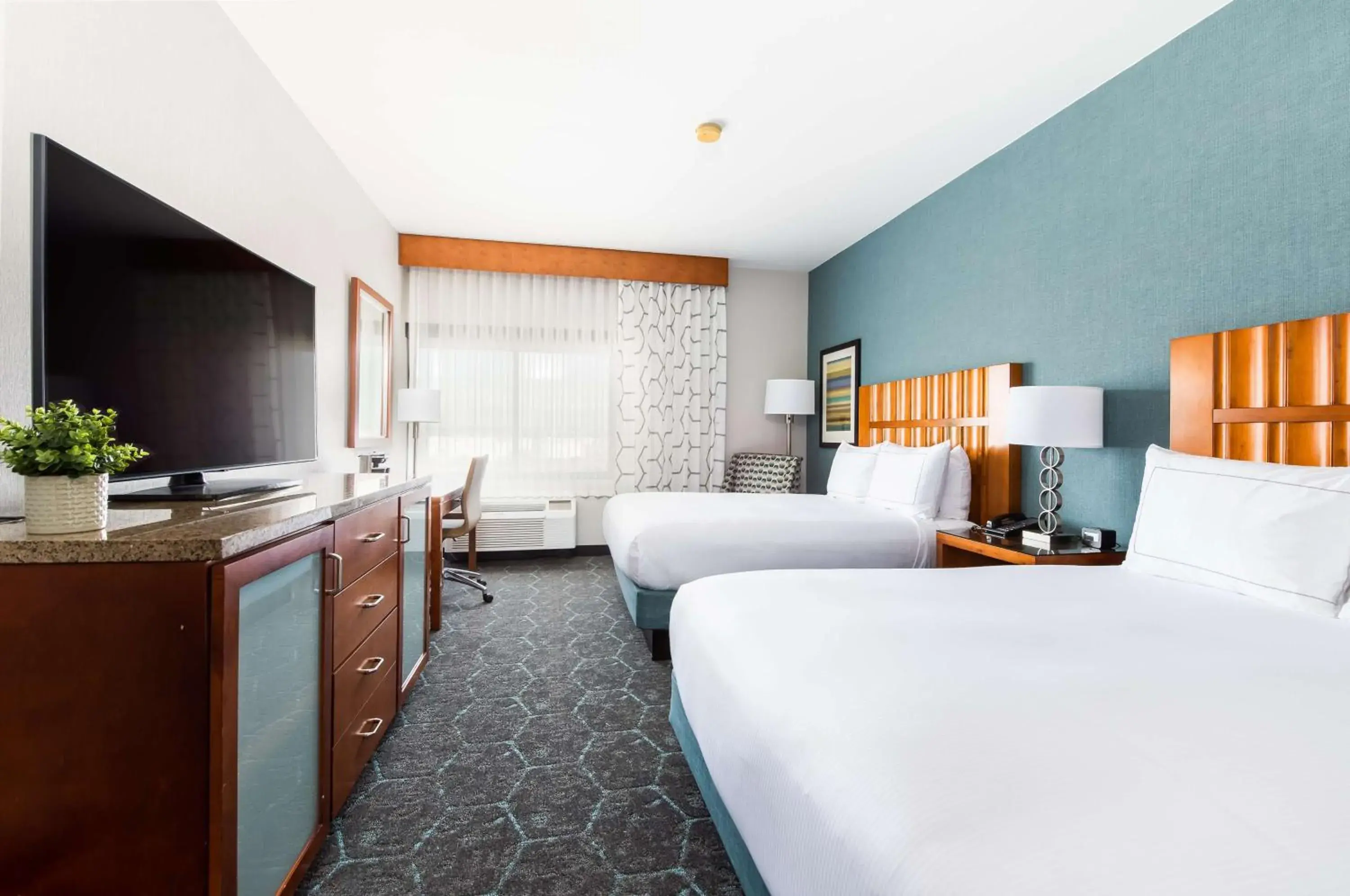 Bed in DoubleTree by Hilton Carson Bed in DoubleTree by Hilton Carson