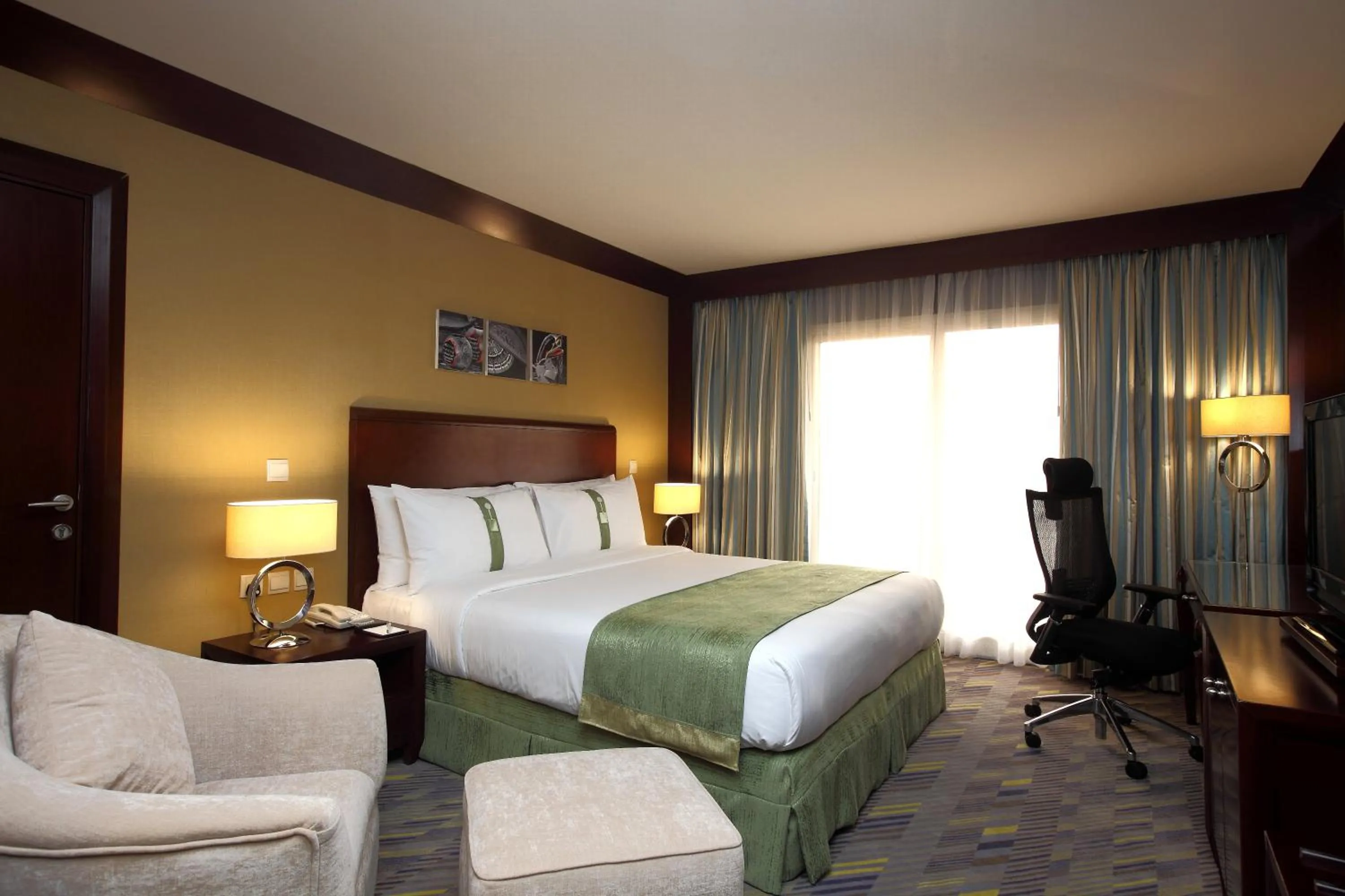 Photo of the whole room, Bed in Holiday Inn Al Khobar - Corniche by IHG