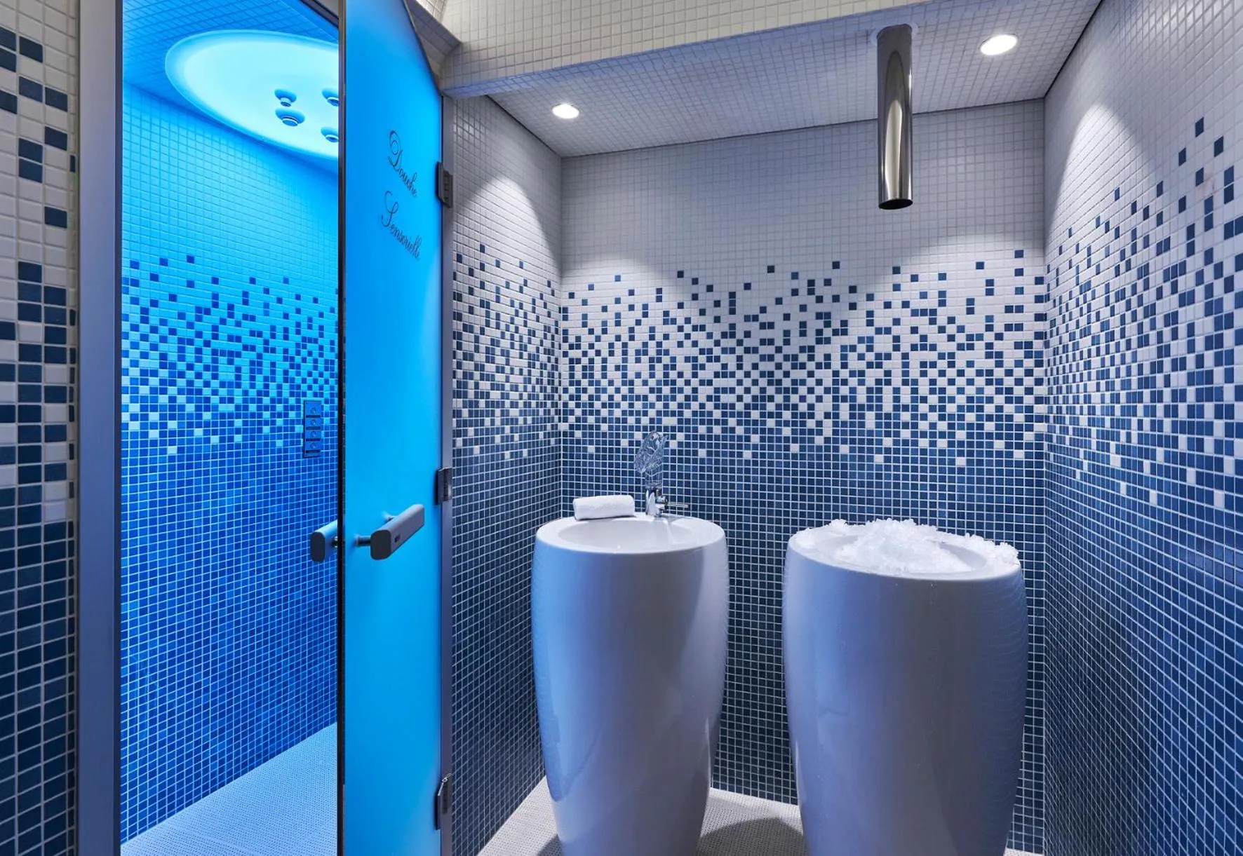 Shower in La Réserve de Beaulieu