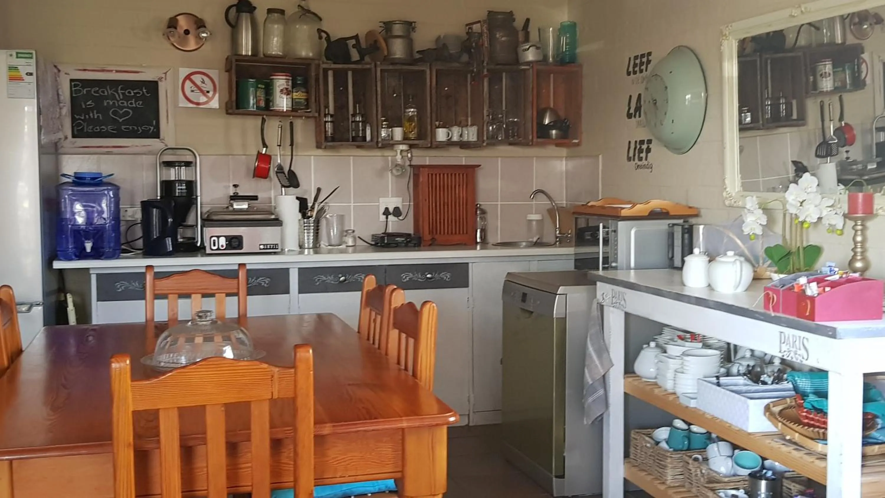 Continental breakfast in The-Ark B&B