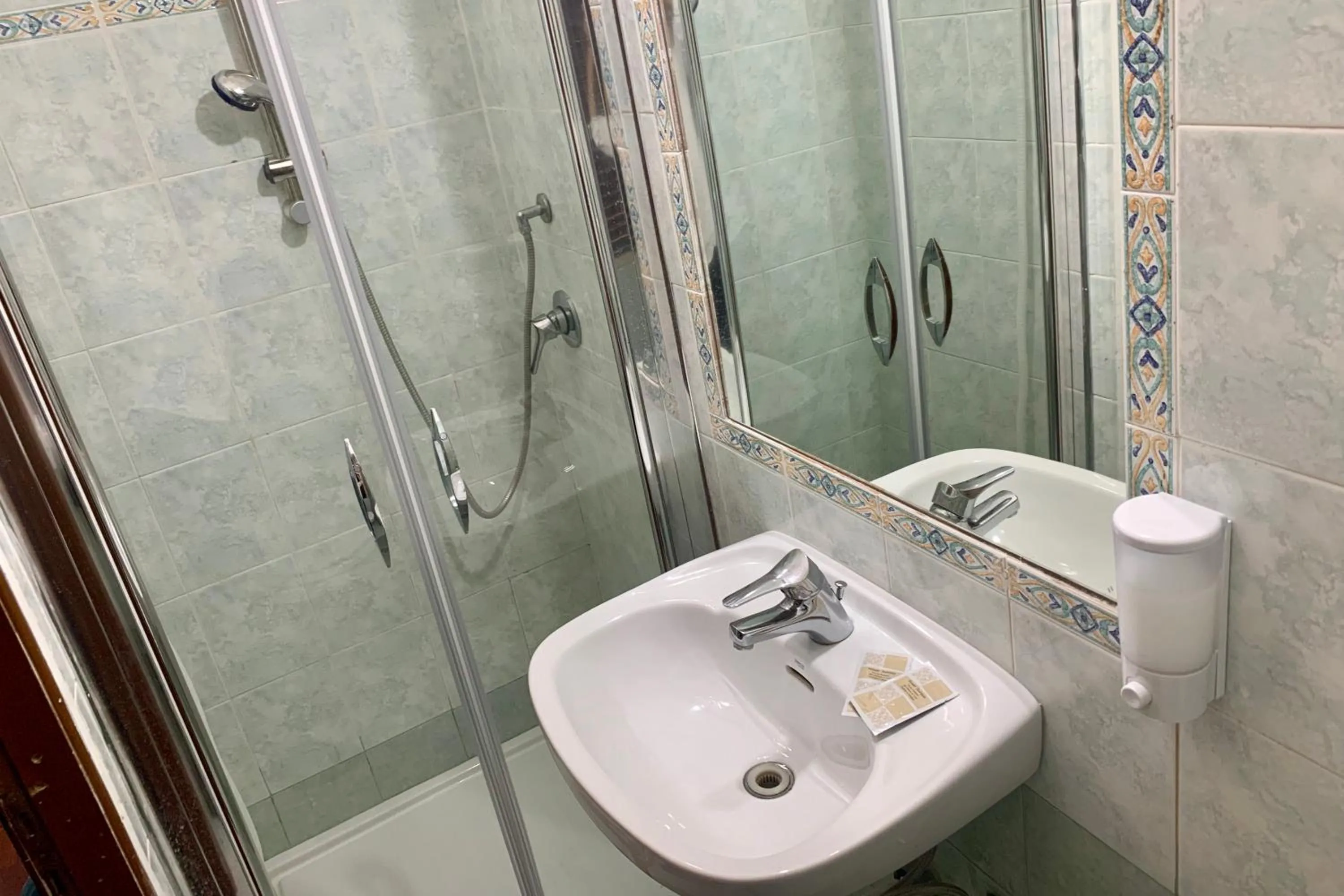 Shower in Casa Fanti 57