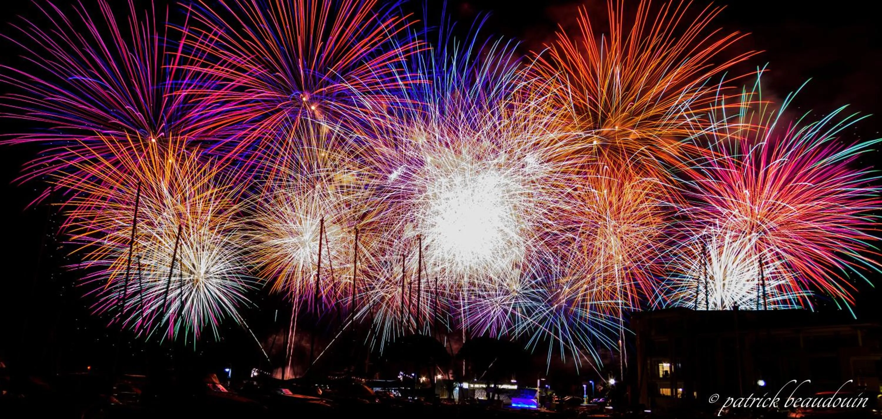 Evening entertainment in Atoll Hotel restaurant