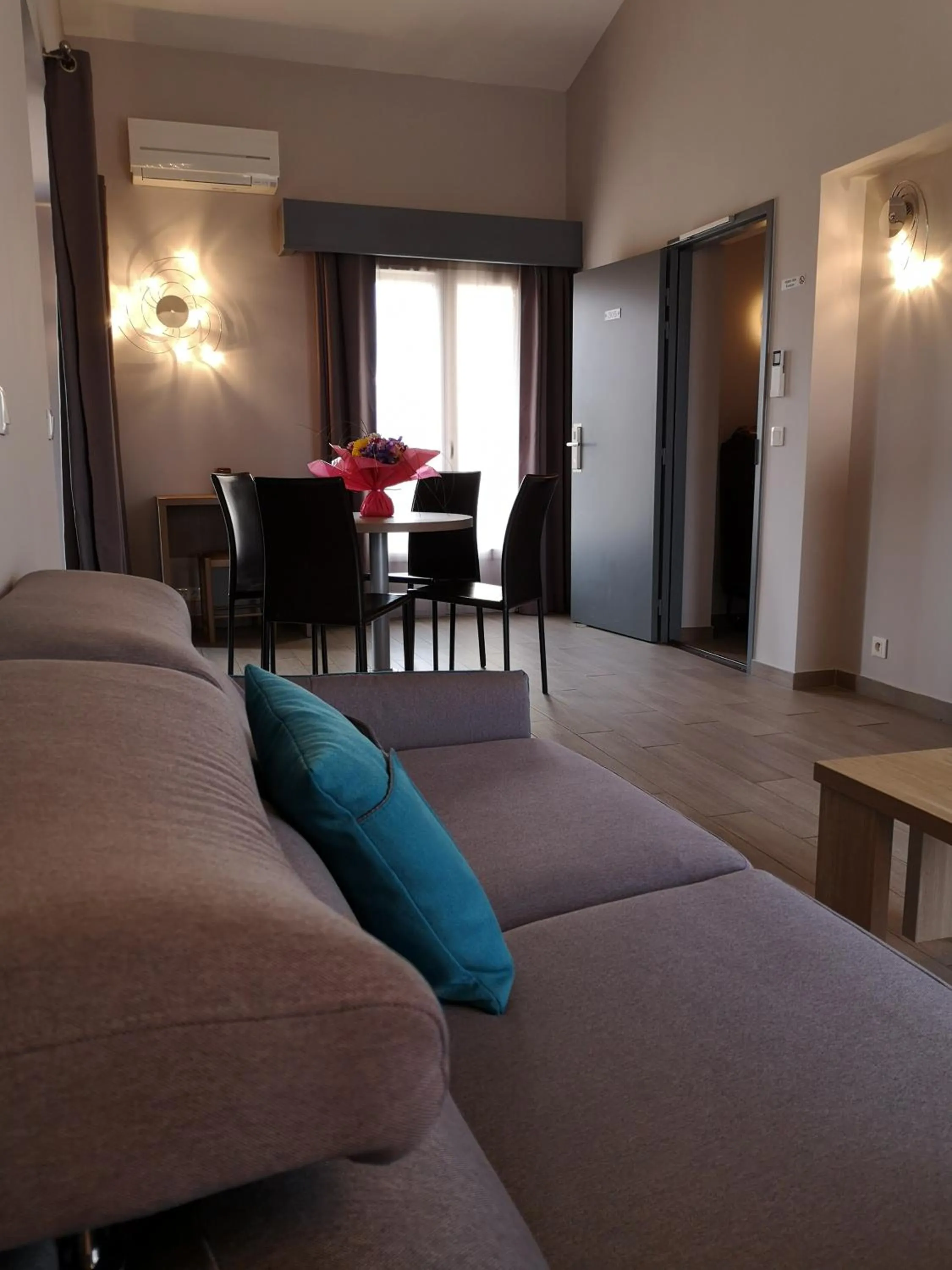 Living room, Bed in Atoll Hotel restaurant