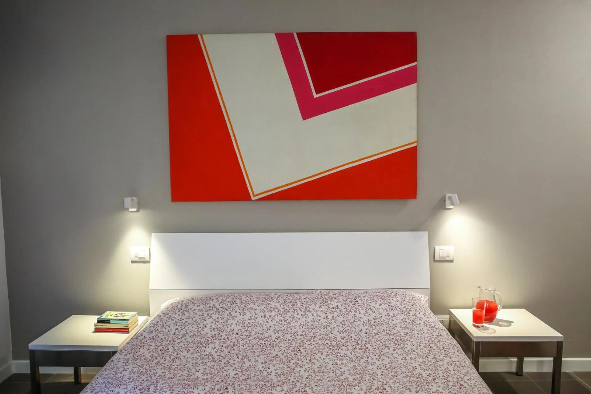 Decorative detail, Bed in B&B WarmUp Grosseto - Parcheggio incluso nella corte interna