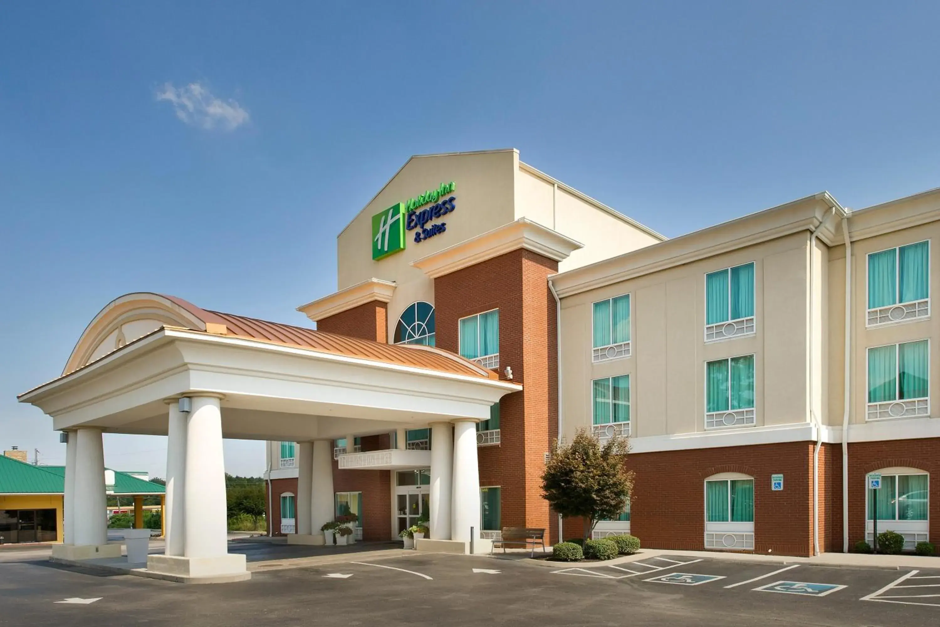 Property building in Holiday Inn Express Hotel & Suites Lenoir City Knoxville Area by IHG Property building in Holiday Inn Express Hotel & Suites Lenoir City Knoxville Area by IHG