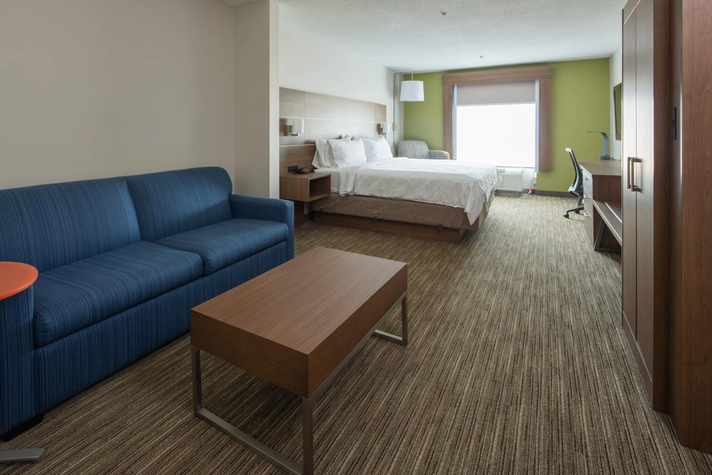 Bed in Holiday Inn Express Hotel & Suites Lenoir City Knoxville Area by IHG
