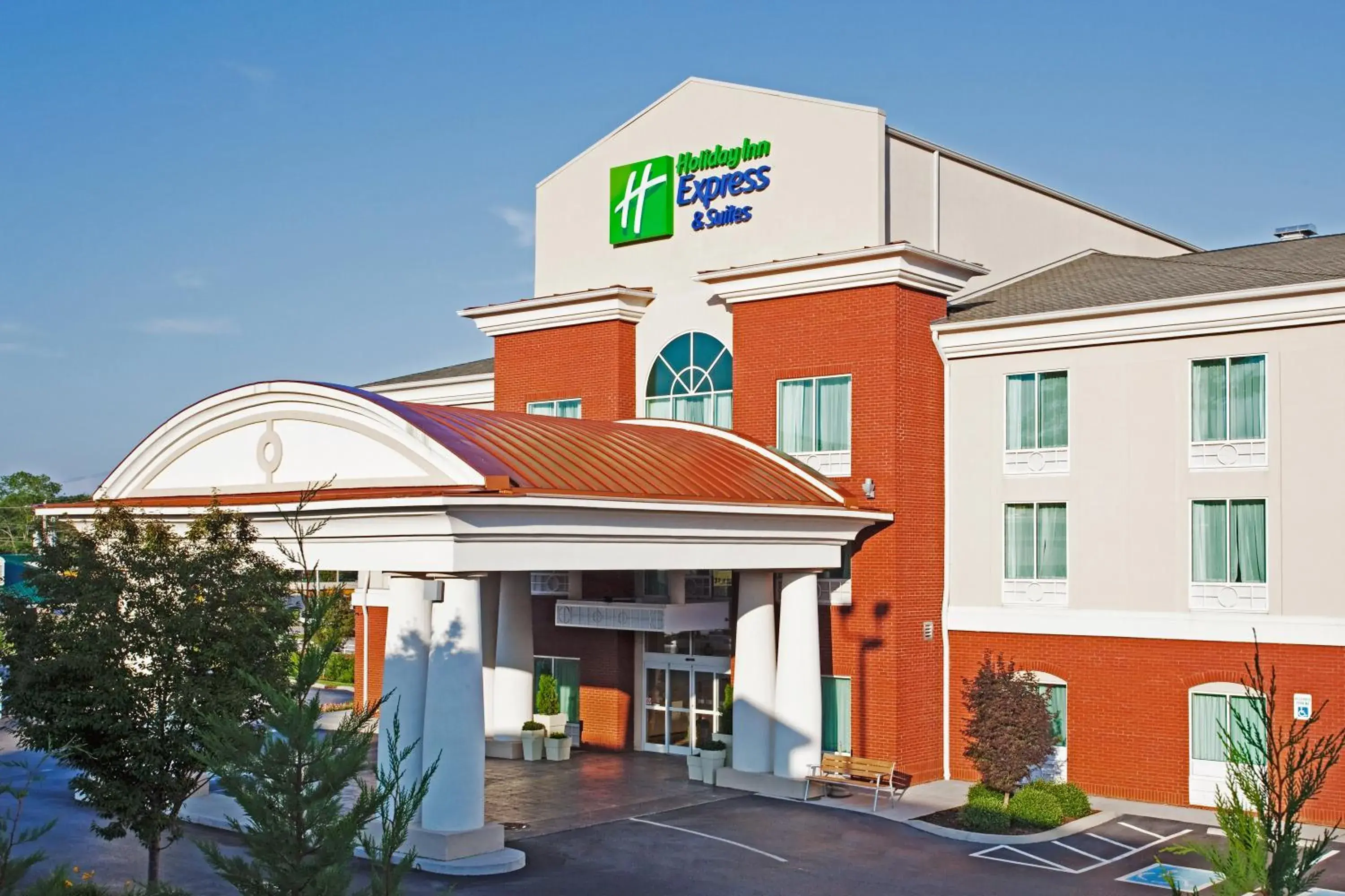 Property building in Holiday Inn Express Hotel & Suites Lenoir City Knoxville Area by IHG Property building in Holiday Inn Express Hotel & Suites Lenoir City Knoxville Area by IHG