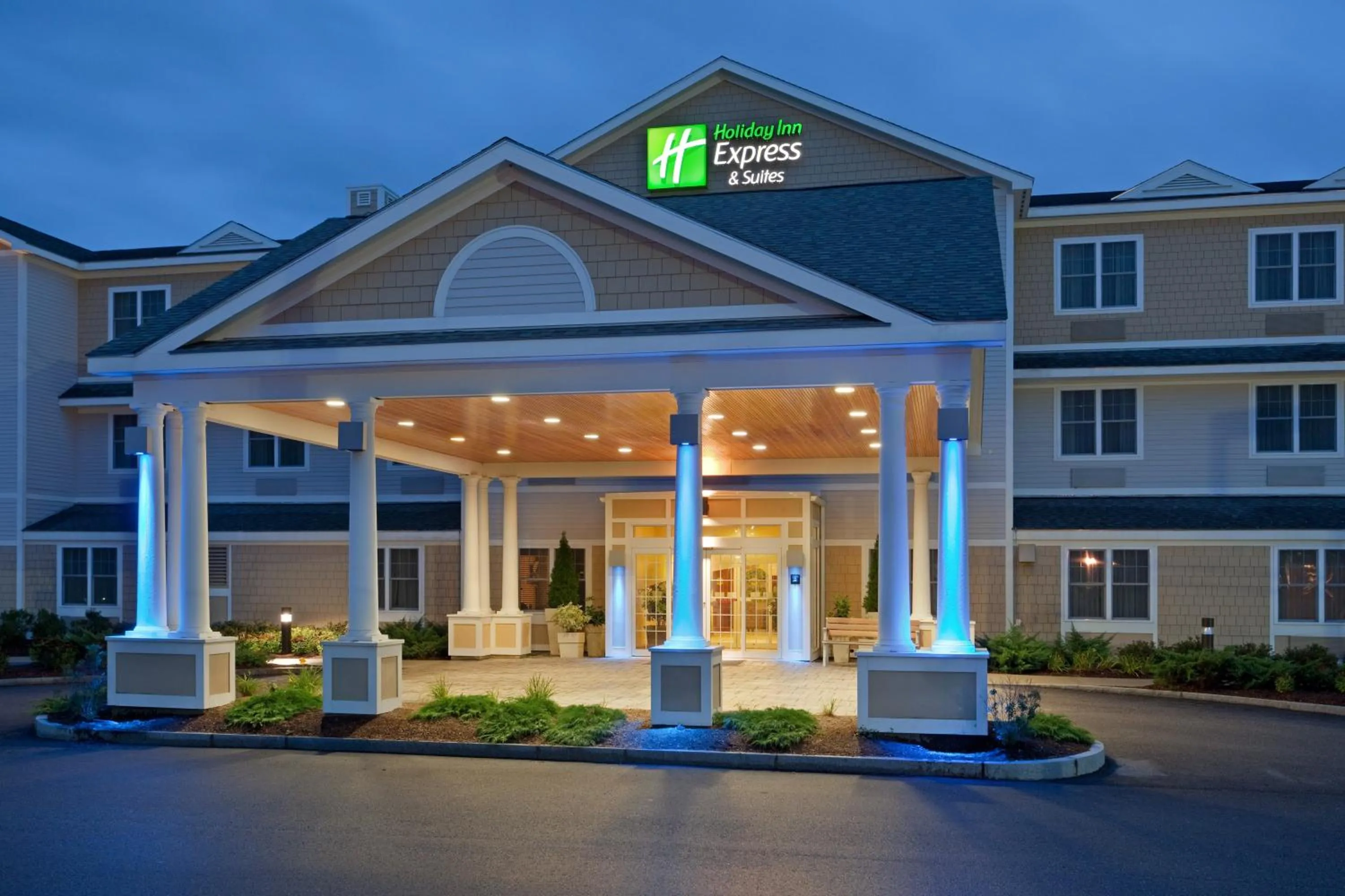 Property building in Holiday Inn Express Hotel & Suites Rochester by IHG
