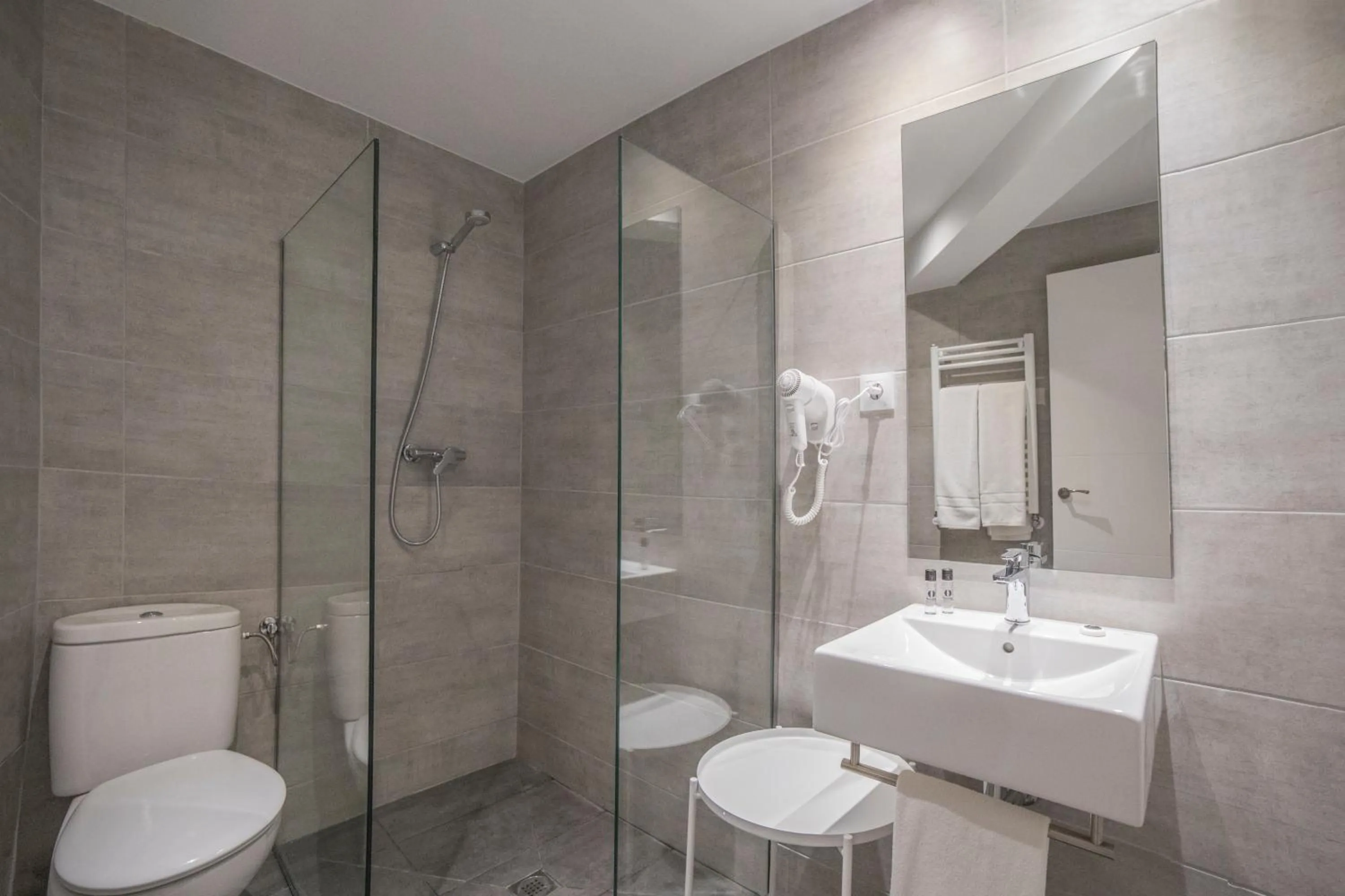 Shower in Hotel Roca