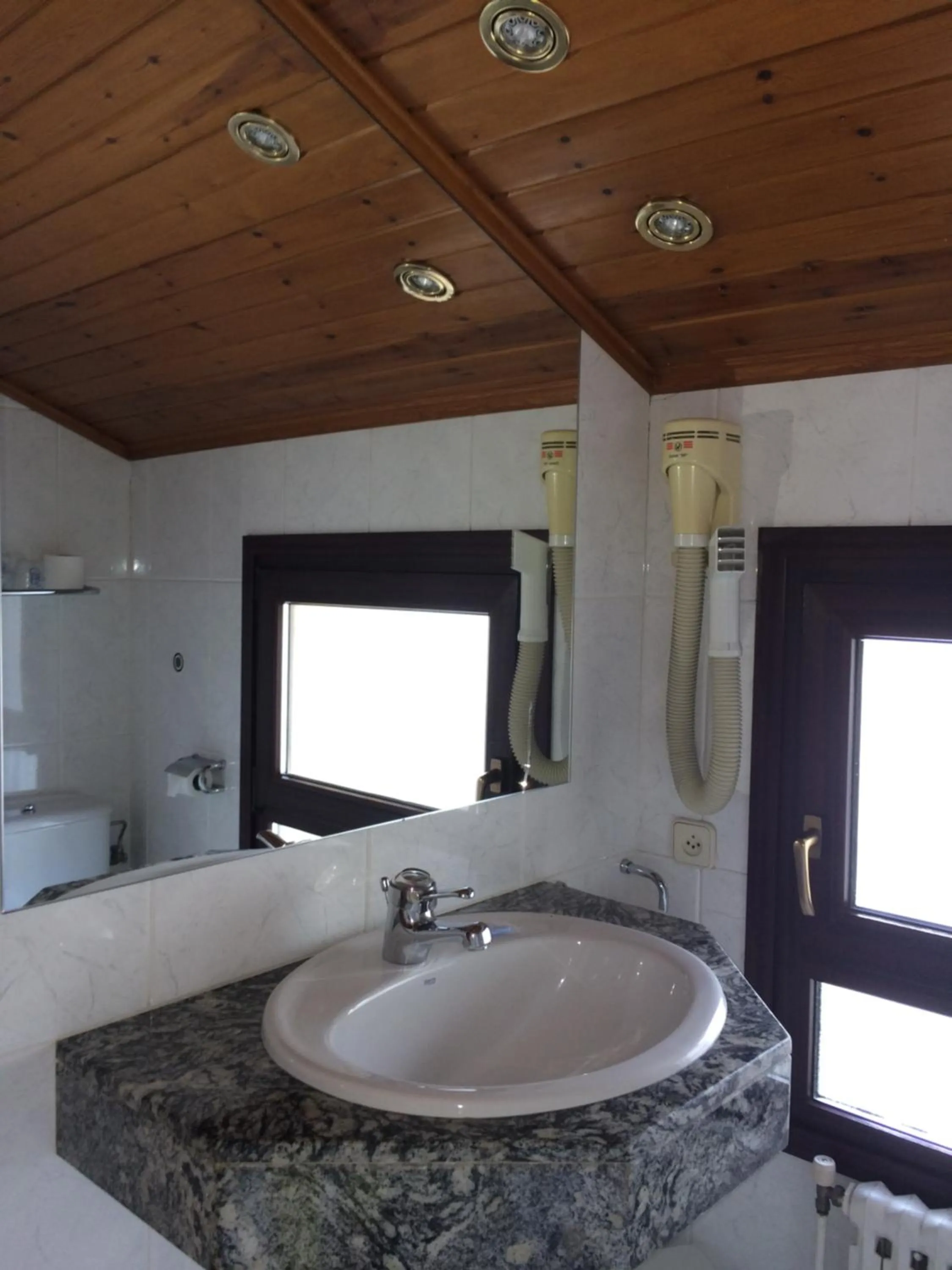 Bathroom in Hotel Roca