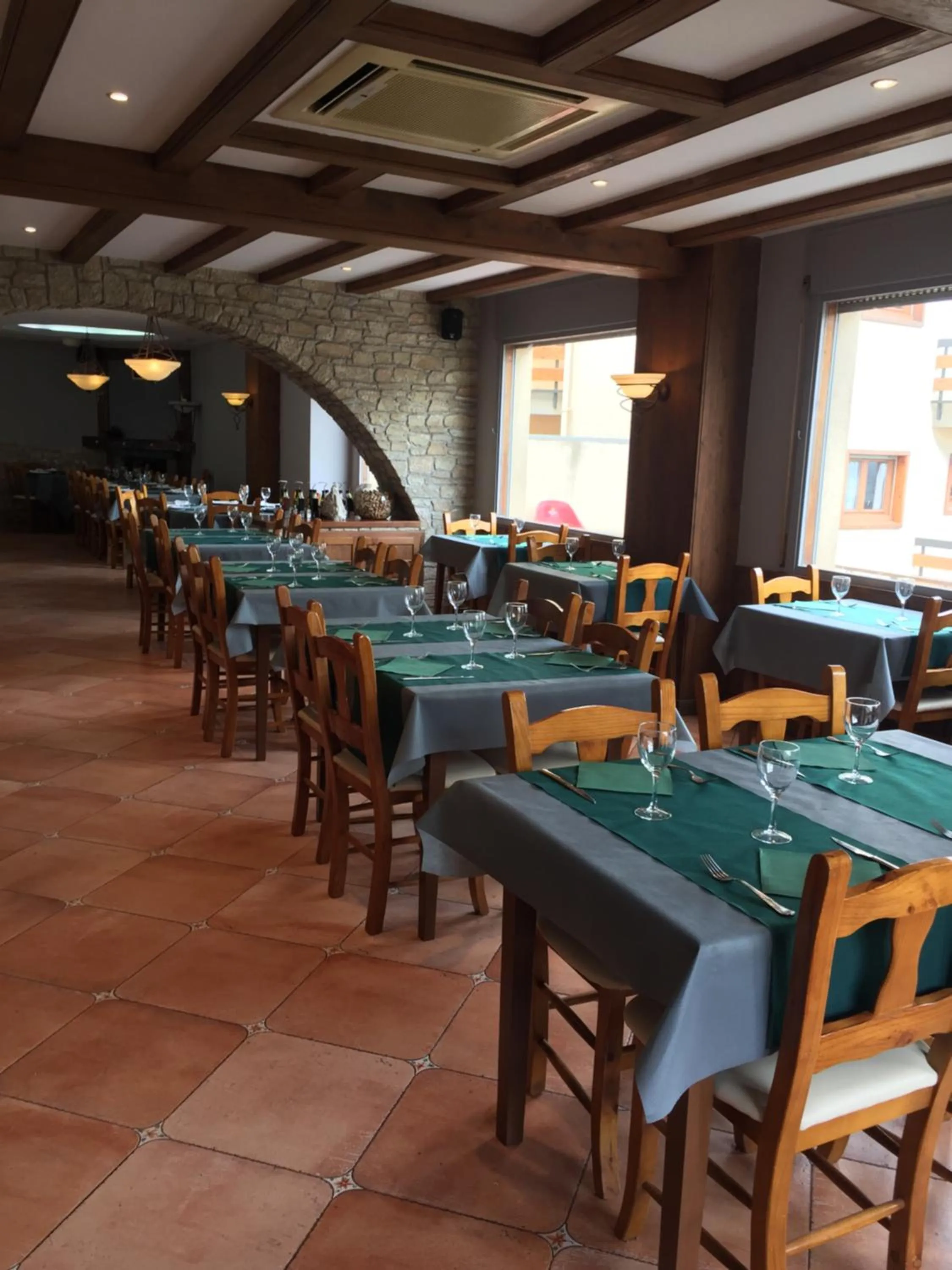 Restaurant/places to eat in Hotel Roca