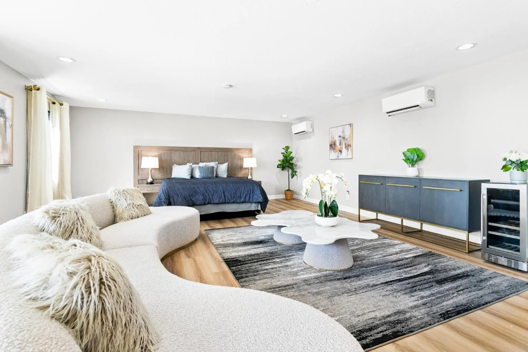 Living room in Serene Vegas Boutique Hotel Las Vegas