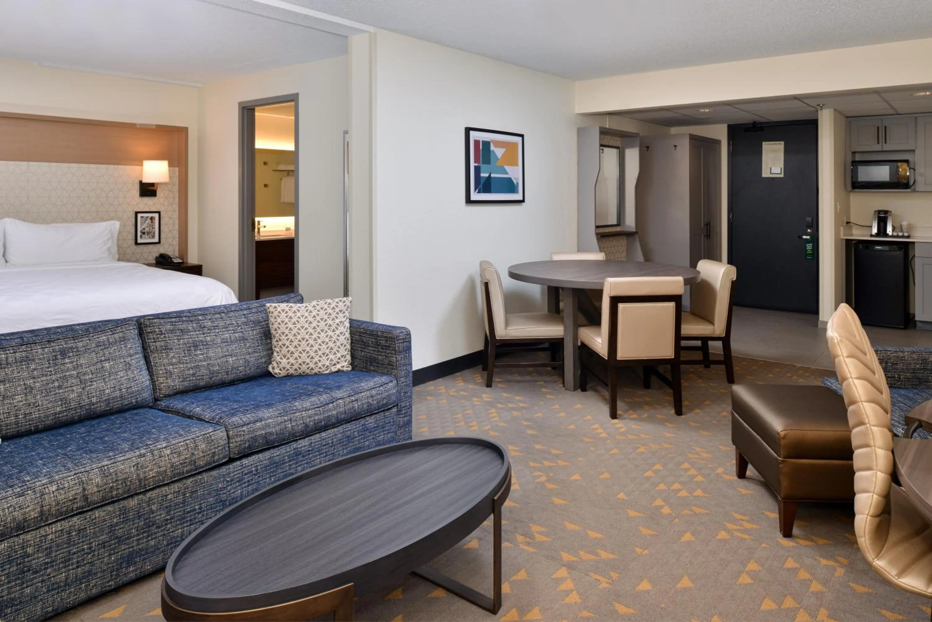 Bed in Holiday Inn Hotel & Suites Overland Park-Convention Center by IHG