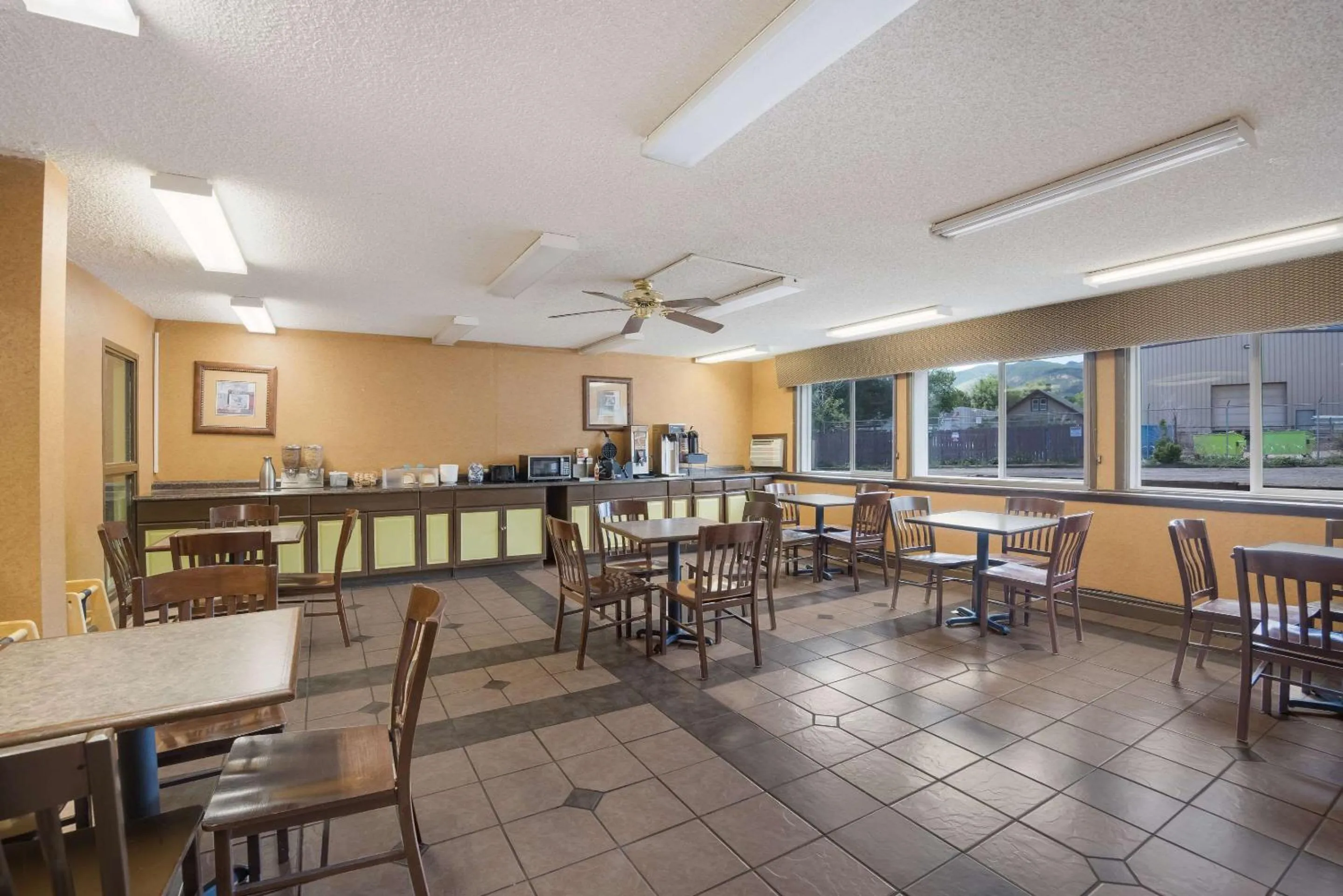 Breakfast in Rodeway Inn