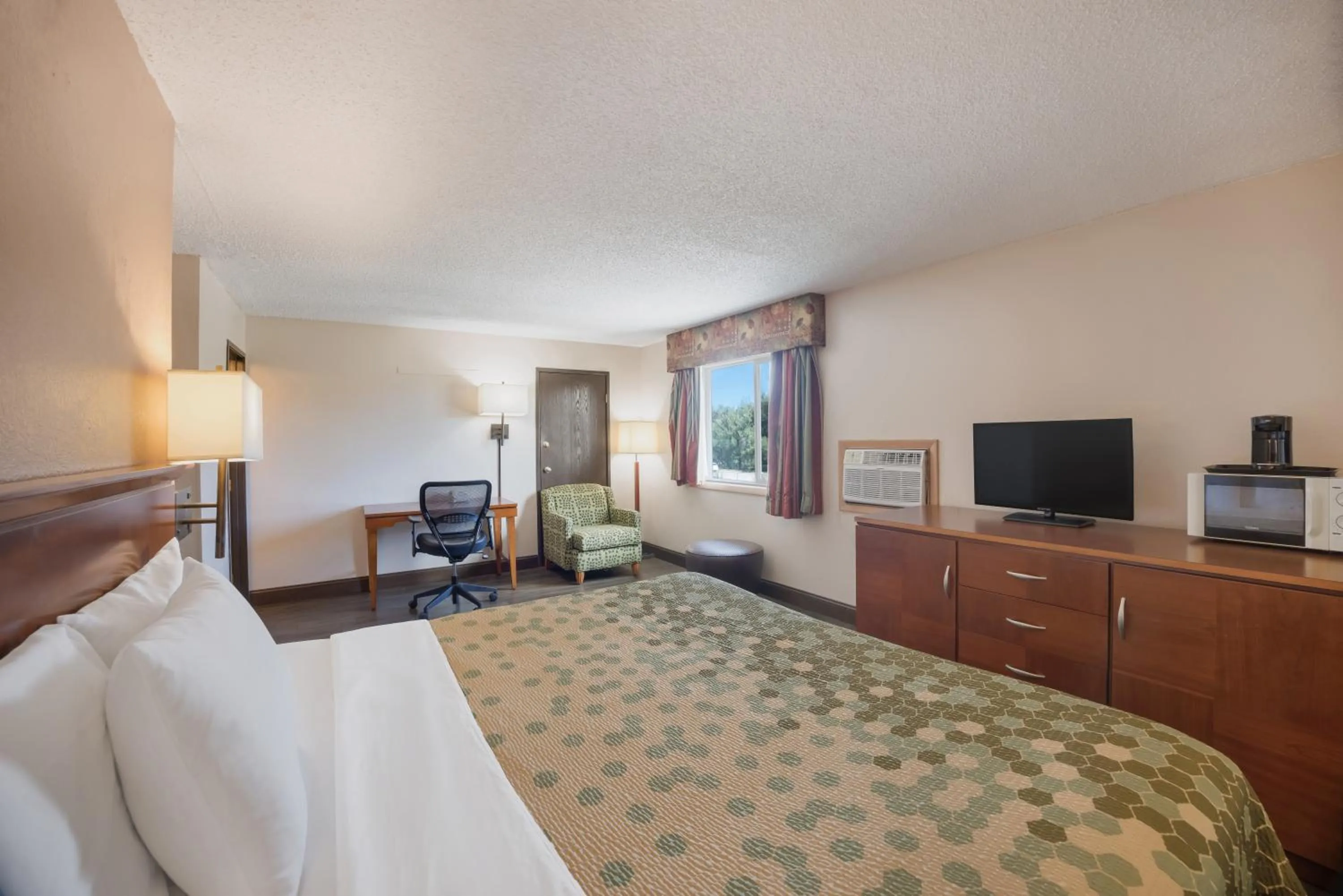 Photo of the whole room in Rodeway Inn